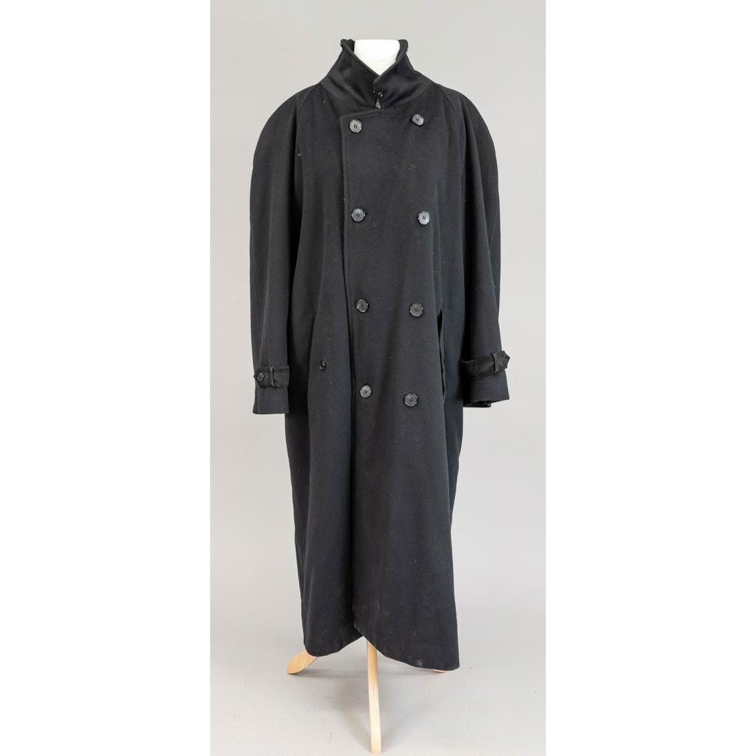 Unisex cashmere coat by Brioni: Unisex cashmere coat by Brioni, Italy, 2nd half of the 20th century, Versace-style silk lining, size 52, slight signs of wear