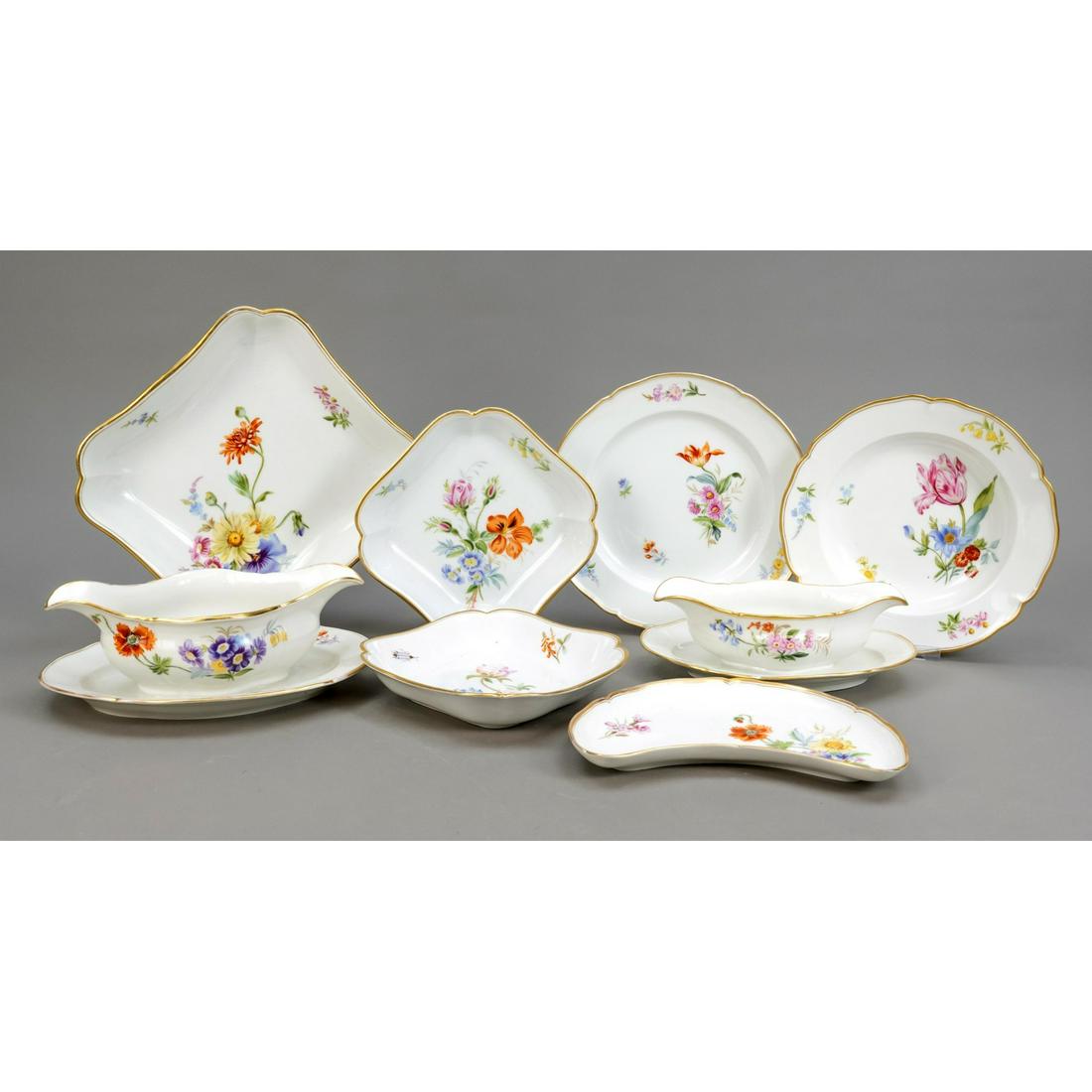 Dining service for 12 to 34 persons (1 of 1)