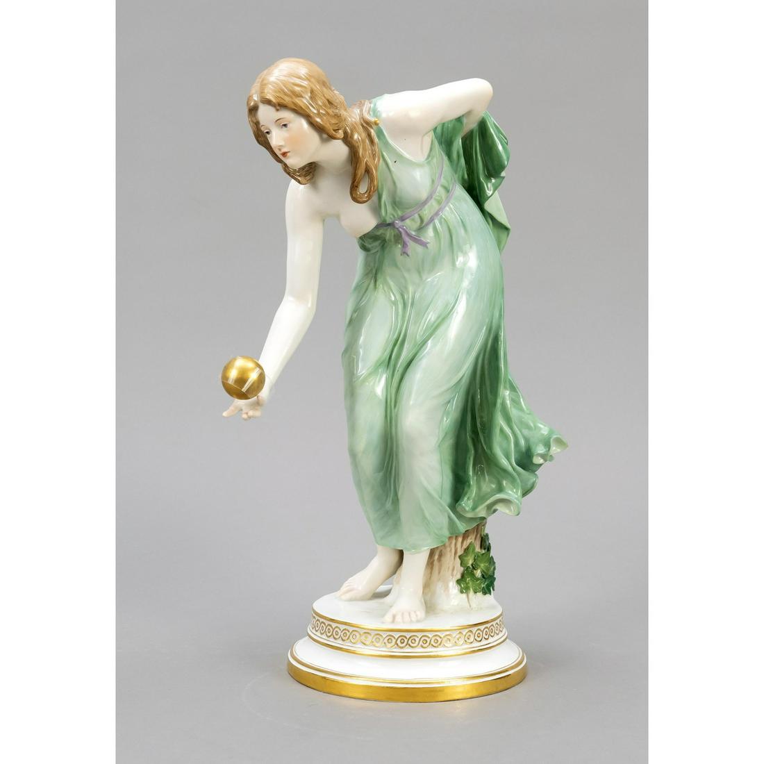 Ball player, Meissen, Knauf period: Ball player, Meissen, Knauf period (1850-1924), 1st choice, designed by Walter Schott (1861 Ilsenburg - 1938 Berlin), first made in 1897. Moving figure of a young lady throwing a golden ball, on a pro