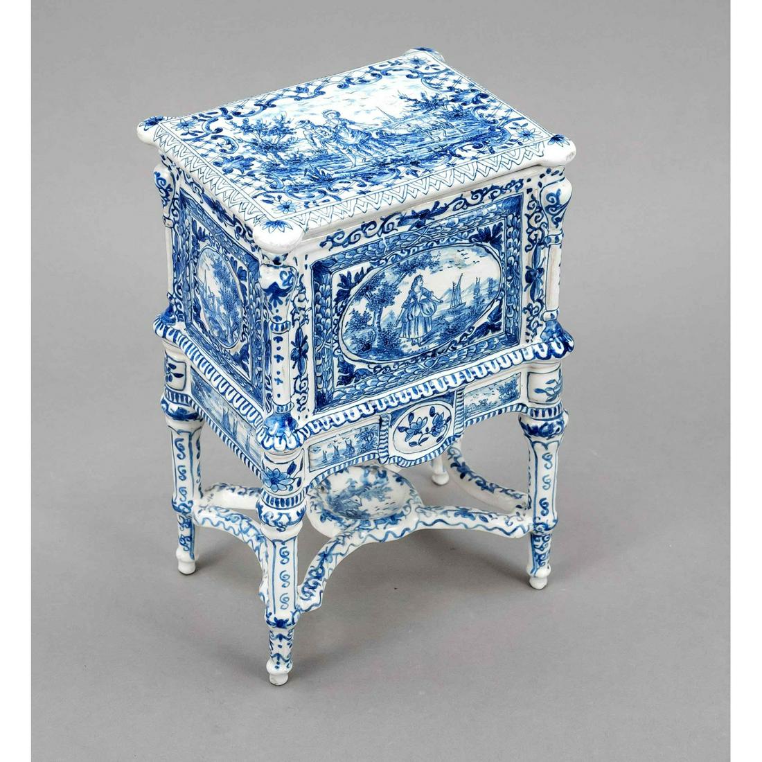 Lidded vessel, Delft, c. 1700, faie (1 of 6)