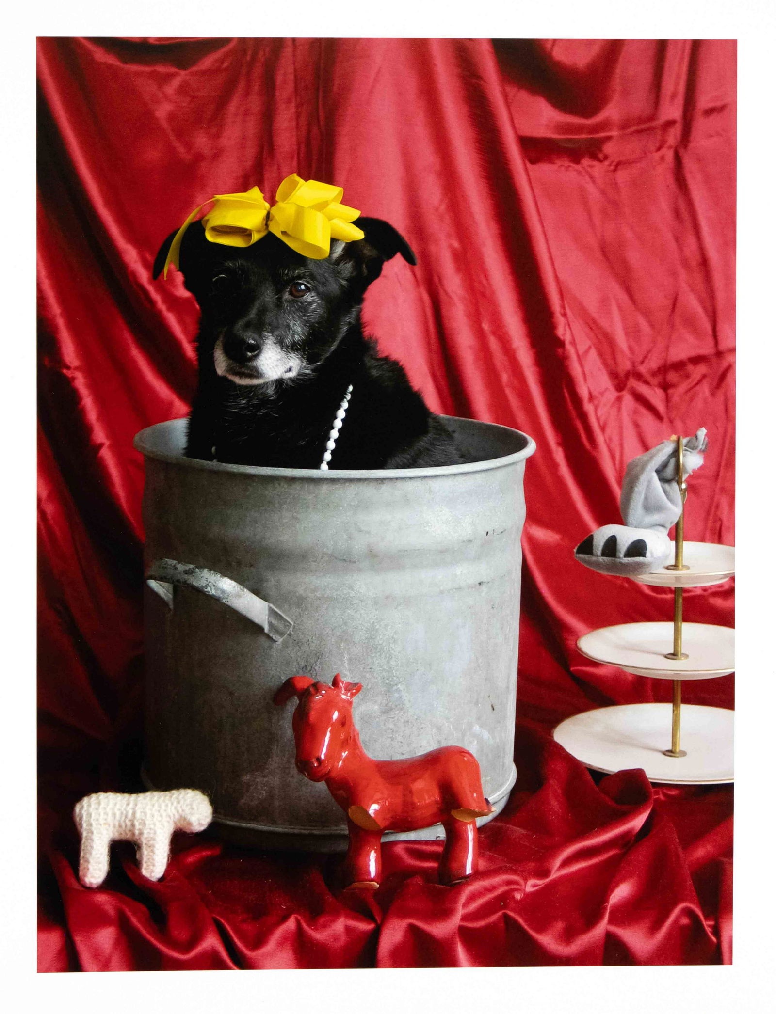 Thorsten Brinkmann (*1969), German: Thorsten Brinkmann (*1969), German photographer of idiosyncratic still lifes, studied in Hamburg and DÃ¼sseldorf with Franz Erhard Walther, ''La Belle dÃ¼ Topf'' from the series ''Ernie. Portraits