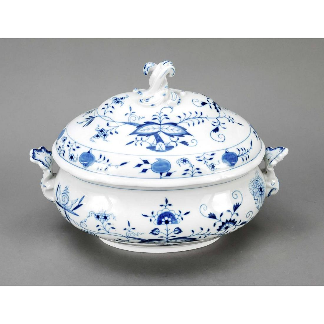 Large oval lidded tureen, Meissen (1 of 1)