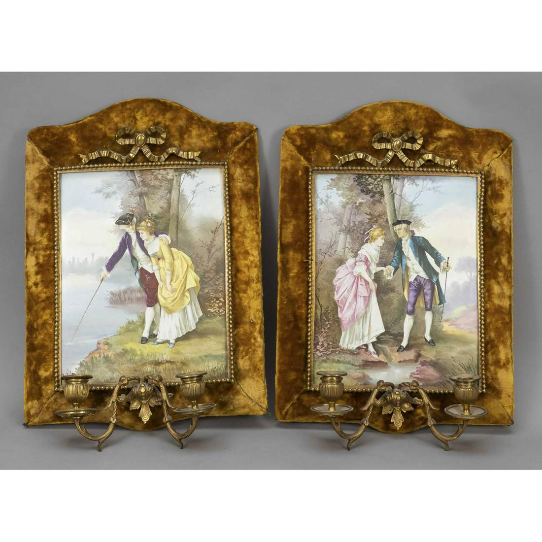 Pair of wall appliques, France, 1: Pair of wall appliques, France, 19th c., porcelain plates with gallant couples, u. signed, E. Goubost, 30 x 25 cm, in wooden frame, covered with velvet, at the lower edge two-flame candlesticks, crown