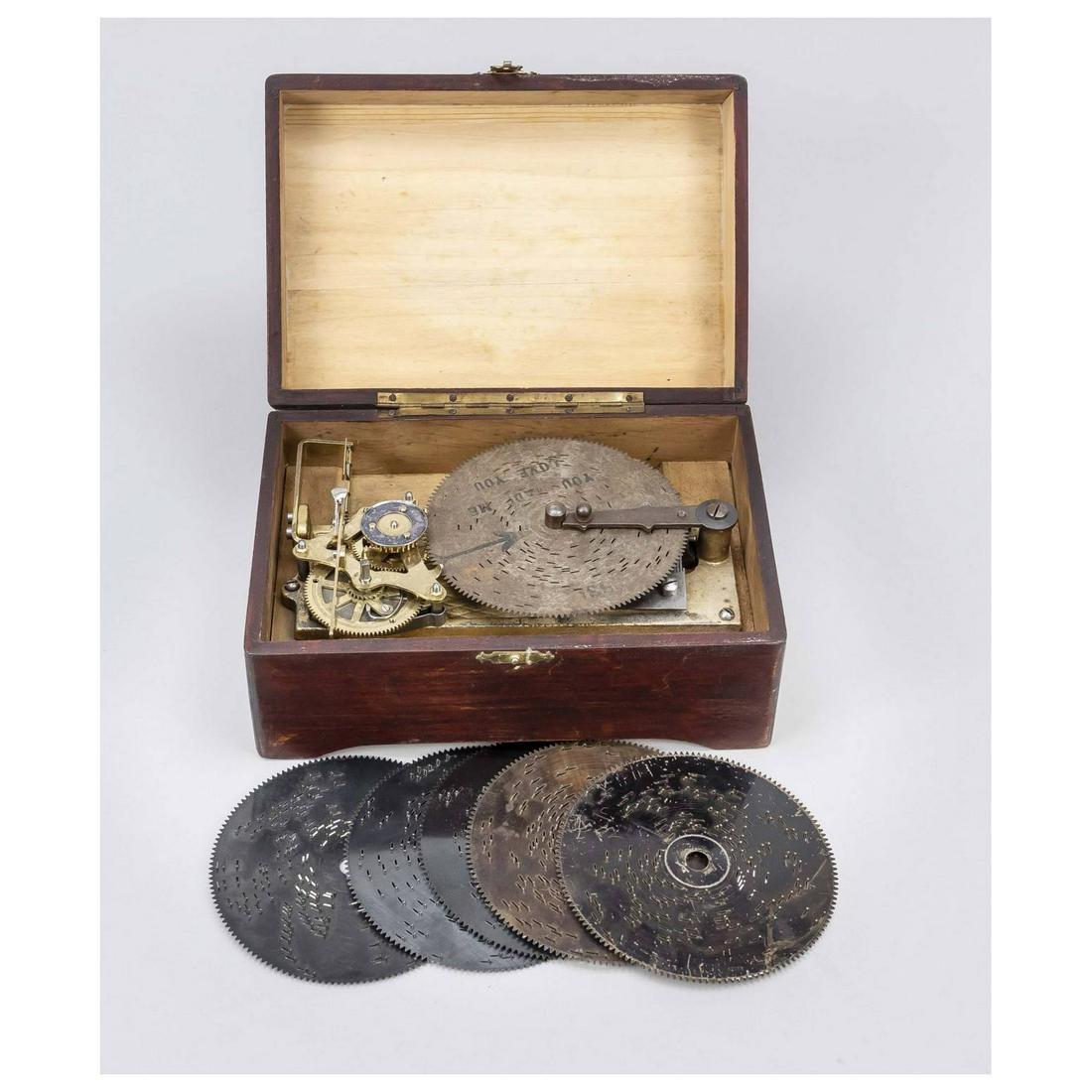 Small perforated plate music box,: Small perforated plate music box, late 19th century, in rectangular wooden box with hinged lid, key for winding and 6 perforated plates. Mechanics Ok, on the lid an idyllic utopia, slightly rubbed, 10