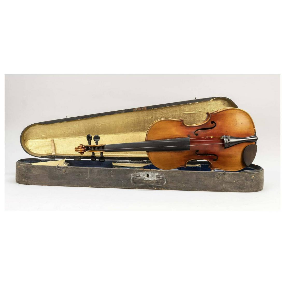 Violin in violin case, 19th/20th c: Violin in violin case, 19th/20th c., no mark, l. 59 cm. Black wooden case, more rubbed, l. 79 cm.