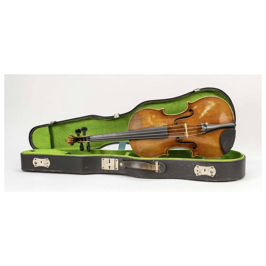 Violin in violin case, inscribed o: Violin in violin case, inscribed on a label inside the body ''Antonius Stradivarius Cremonensis faciebat anno 1919'', l. 60 cm. Black violin case lined with light green felt, l. 78 cm.