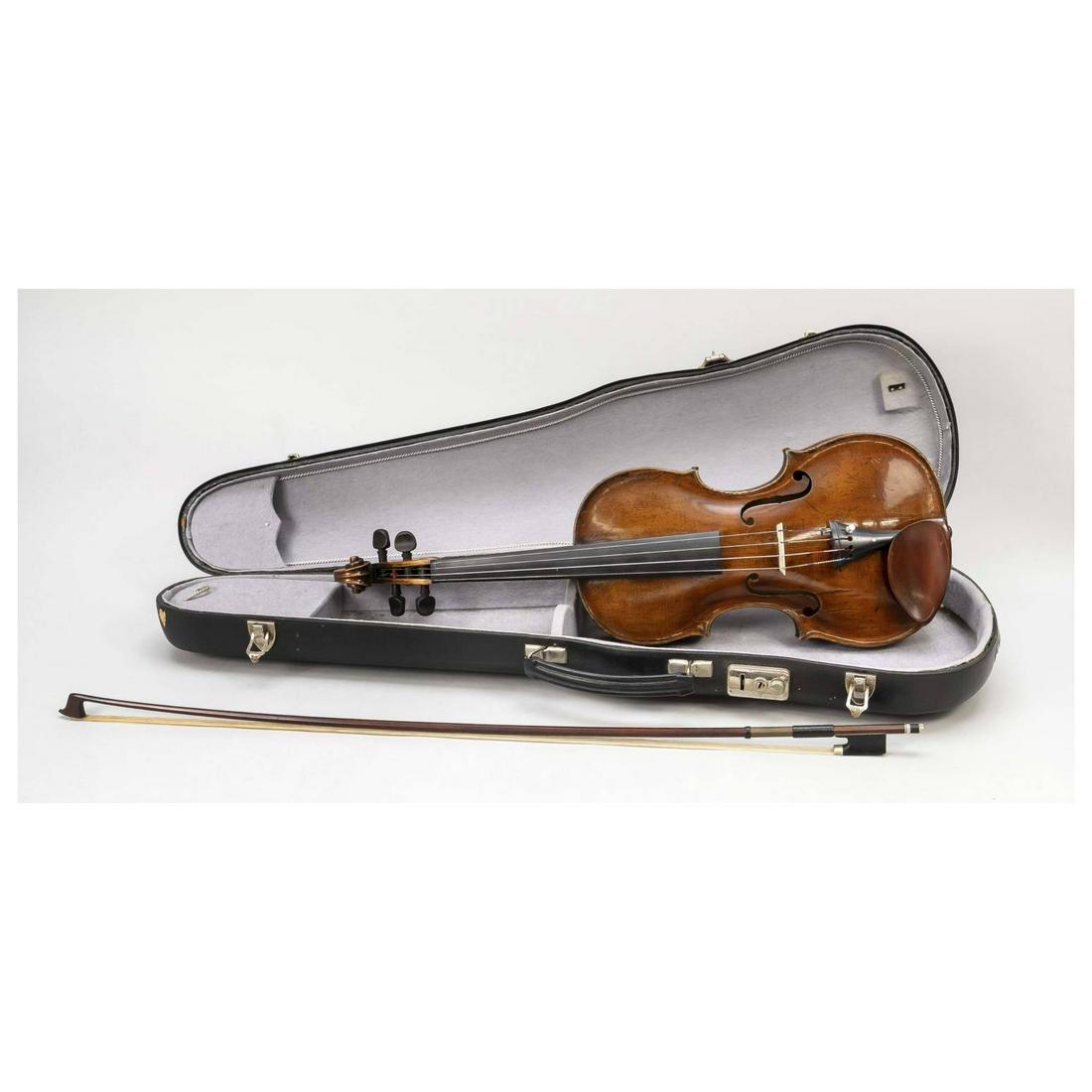 Violin and bow in violin case, ins: Violin and bow in violin case, instrument inscribed on a label in the body ''I. A. R. Joh. Ant. Reichel'' (Markneukirchen master violin, restored, probably before 1850), l. 60 cm. Bow l. 74,5 cm. Blac