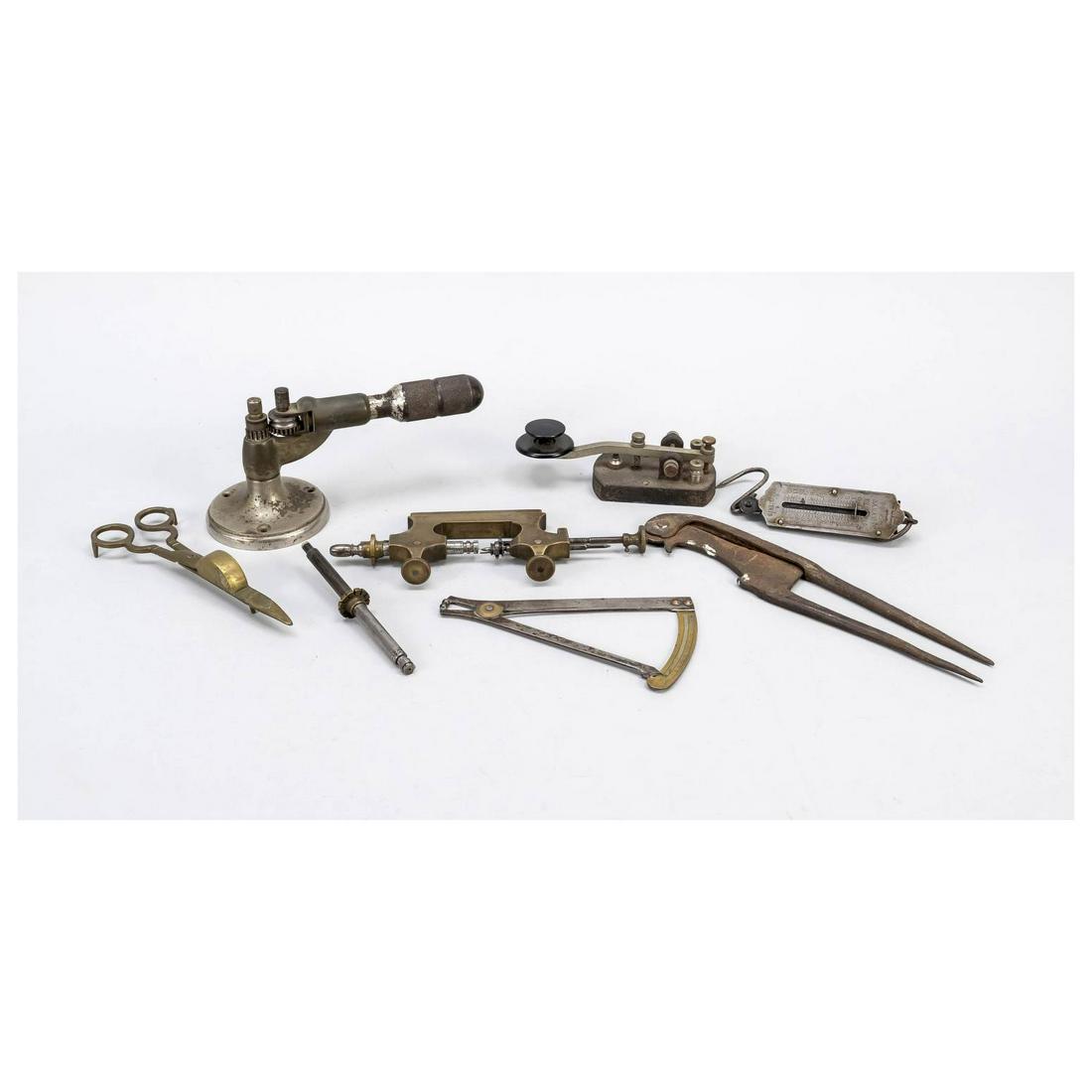 Convolute of tools, consisting of: Convolute of tools, consisting of a width-changing machine for stone rings, a tenth-measure, a small peg rolling chair, wick scissors, scissors in the shape of a bird and a Morse transmitter, up to 20