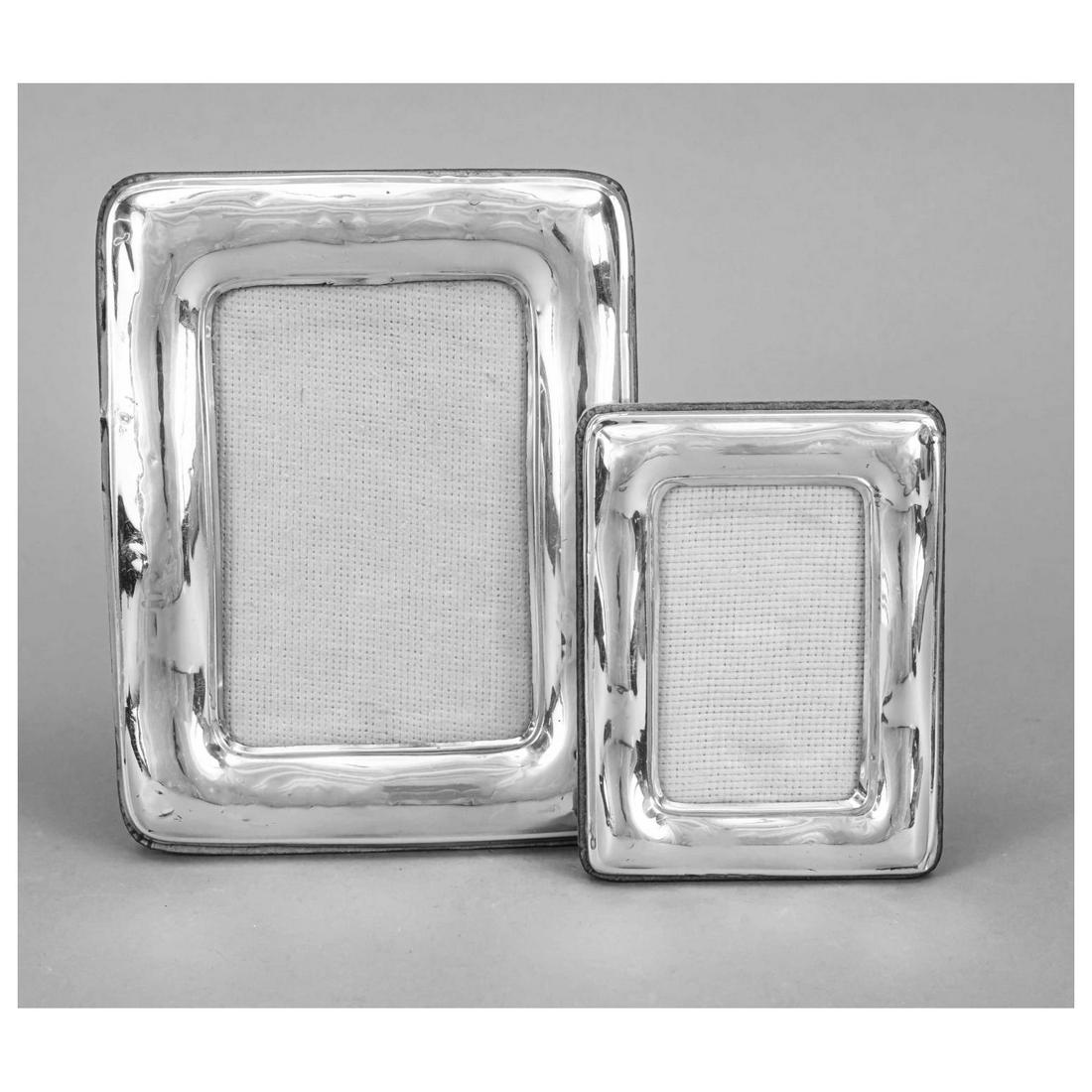 Pair of photo frames, Italy, 20th cen: Pair of photo frames, Italy, 20th century, sterling silver 925/000, clear size 8 x 5 and 12 x 8 cm, overall dimensions 12 x 9 and 18 x 14 cm, respectively.
