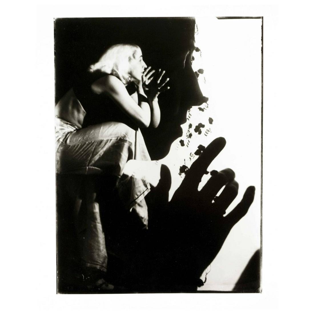 Six-part convolute art photography: Six-part convolute art photography various artists: Edmund Kesting (1892-1970), print from the estate for the Griffelkunst 1991, margin slightly wavy, York der KnÃ¶fel (1962-2011), 2 color photos fr