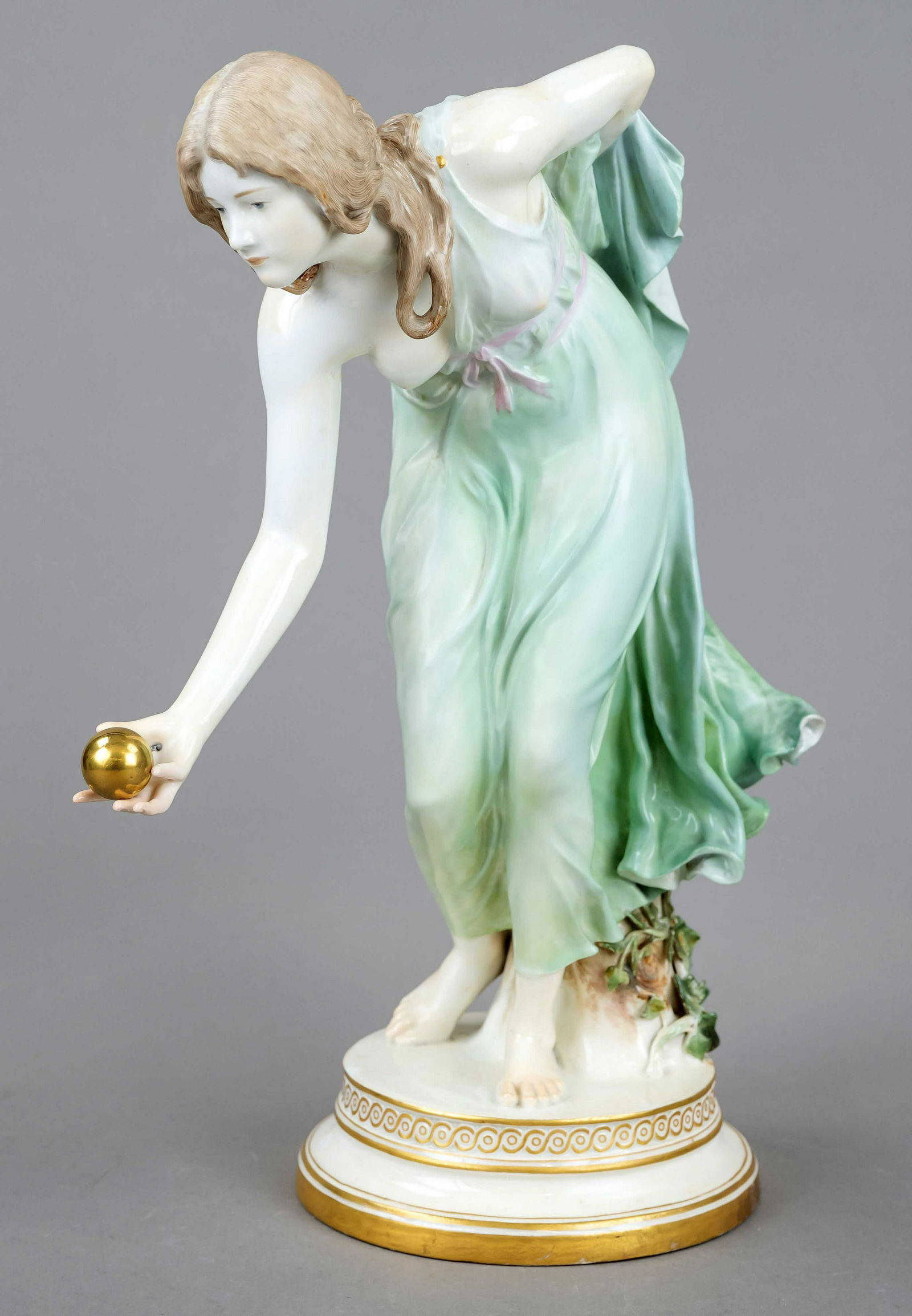 Female ball player, Meissen, kno: Female ball player, Meissen, knob period (1850-1924), 1st choice, design by Walter Schott (1861 Ilsenburg - 1938 Berlin), first molding 1897. Moving figure of a young lady throwing a golden ball, on a