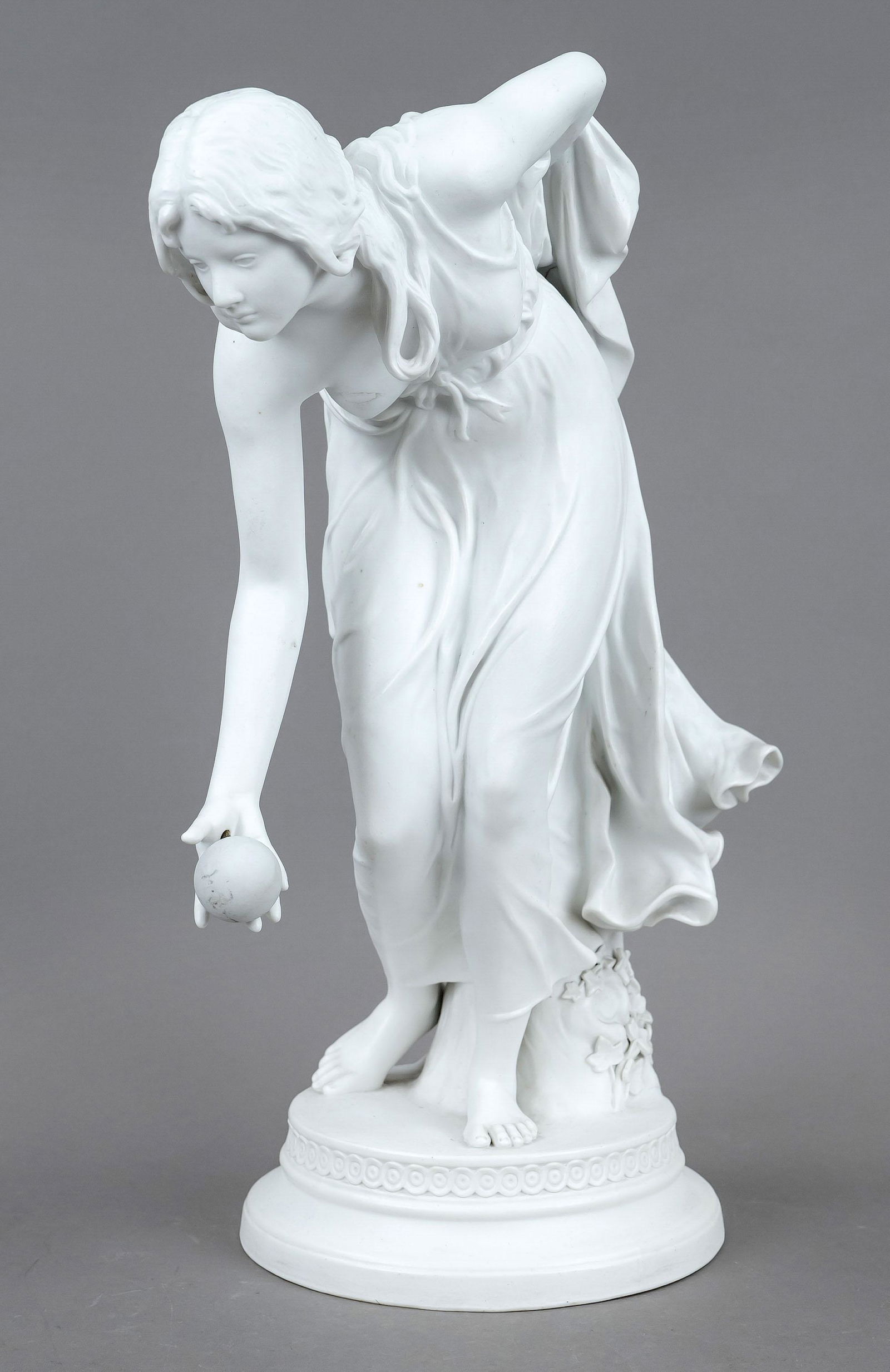 Ball player, Meissen, knob perio: Ball player, Meissen, knob period (1850-1924), 1st choice, press mark for bisque, design by Walter Schott (1861 Ilsenburg - 1938 Berlin), first molding 1897. Moving figure of a young lady throwing a b