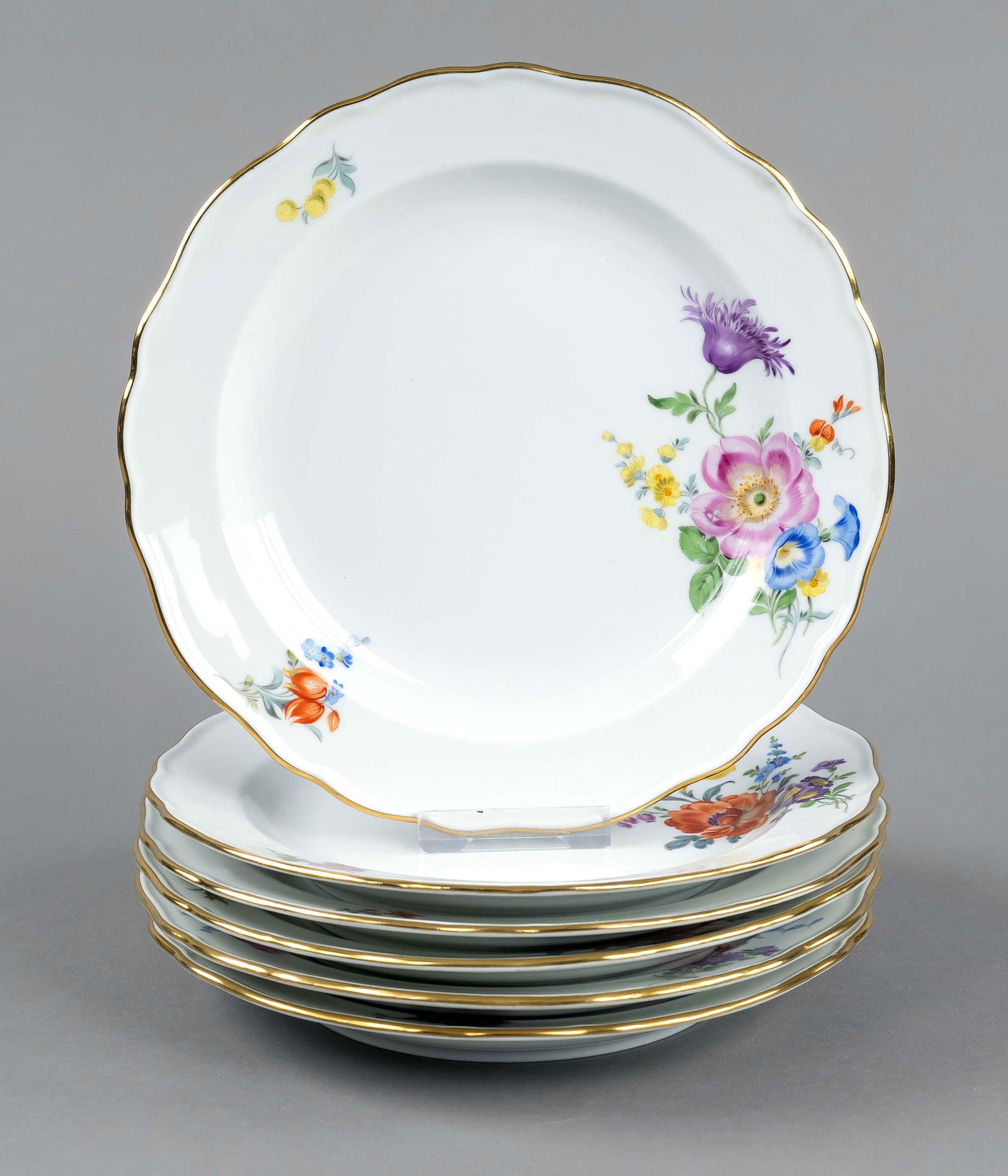 Six dinner or dessert plates, Me (1 of 1)