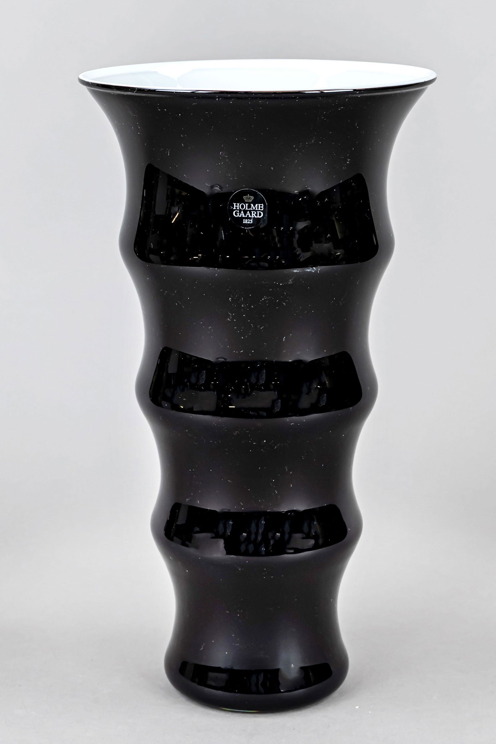 Vase, Denmark, 2nd half of the 20th century, Holmegaard, designed by Anja Kjaer, from the Karen: Vase, Denmark, 2nd half of the 20th century, Holmegaard, designed by Anja Kjaer, from the Karen Blixen series, round stand, widening walls with a horizontal structure, black glass with white inner ove