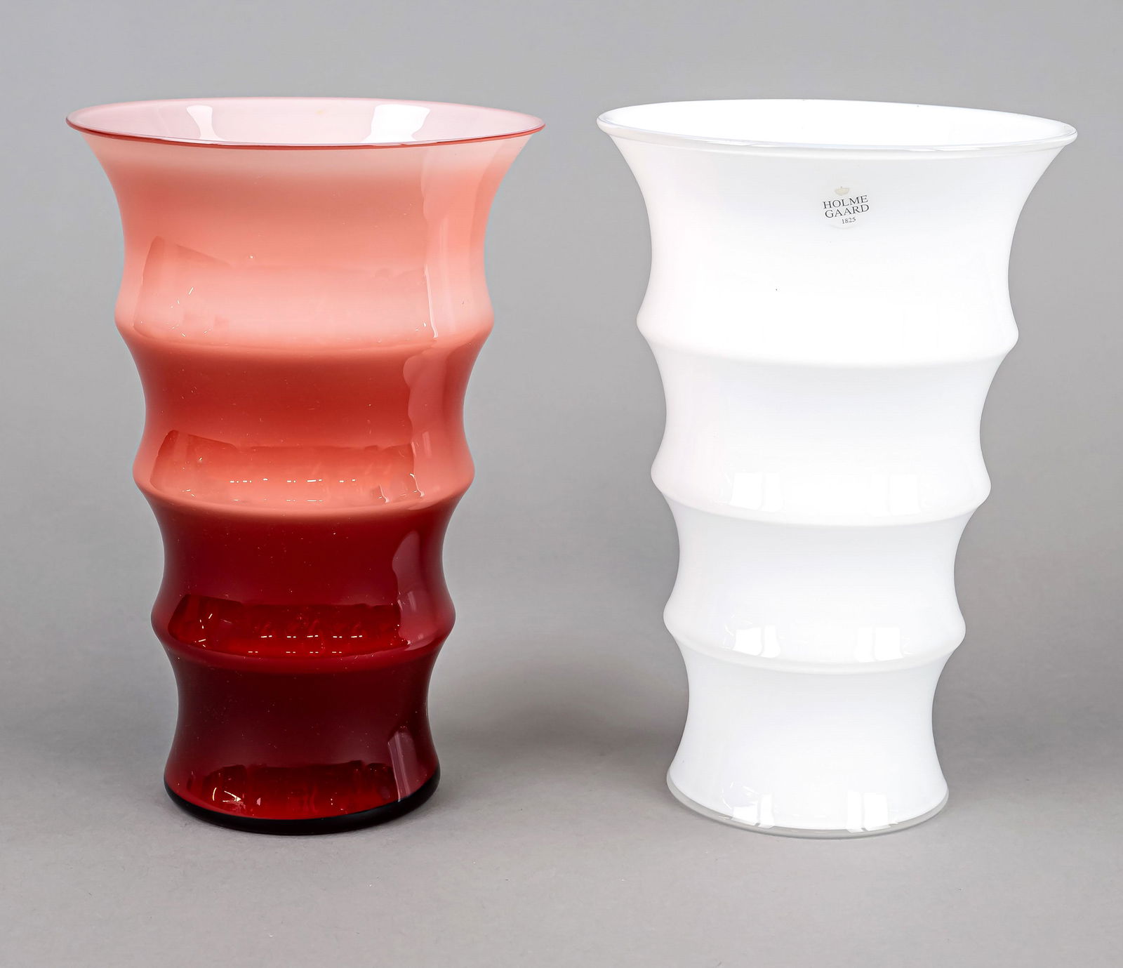 Pair of vases, Denmark, 2nd half of 20th century, Holmegaard, design Anja Kjaer, from Karen Blixen: Pair of vases, Denmark, 2nd half of 20th century, Holmegaard, design Anja Kjaer, from Karen Blixen series, round stand, widening wall with horizontal division, 1x red glass with light red inner overla