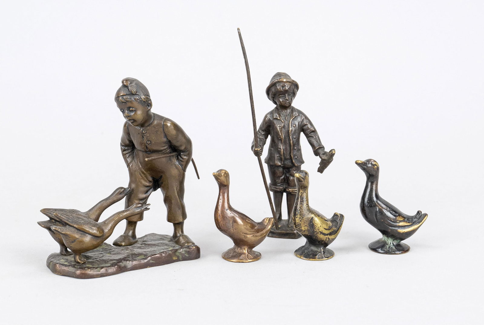 Sculptor of the 20th century, mixed lot of 5 small bronzes, 2 boys with geese, brown patinated (1 of 1)