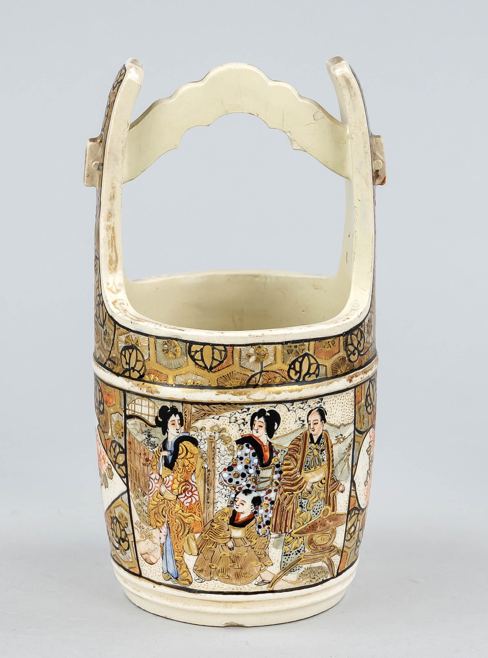 Ikebana basket in form of a water bucket(jap. oke), Japan, Meiji period(1868-1912), ivory colored: Ikebana basket in form of a water bucket(jap. oke), Japan, Meiji period(1868-1912), ivory colored satsuma porcelain in form of a traditional wooden bucket with exsaltated poylchrome glaze decoration: 