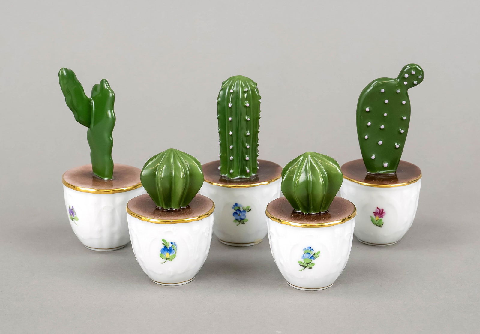 Table decoration in the shape (1 of 1)