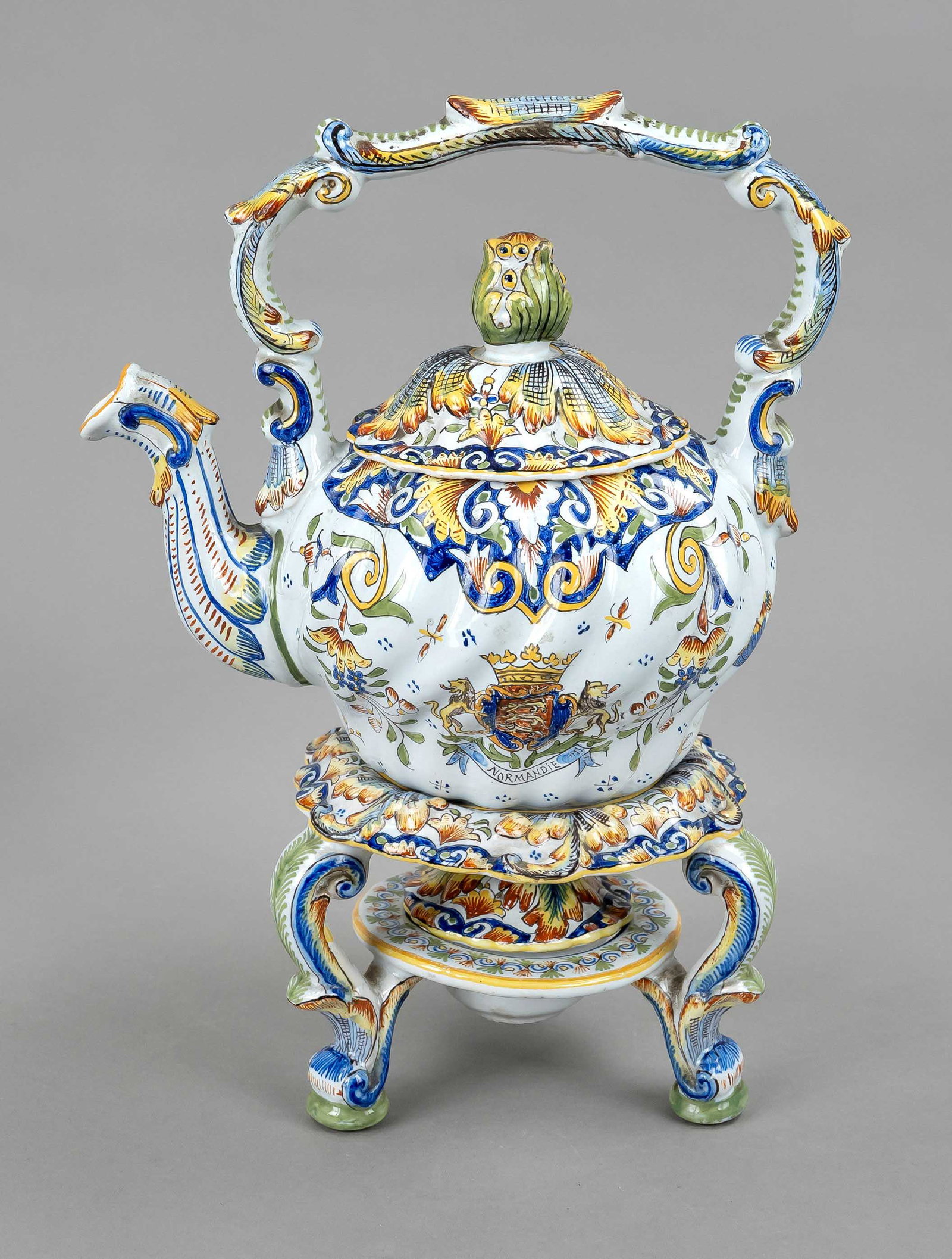 Majolica tea kettle with teapo (1 of 1)