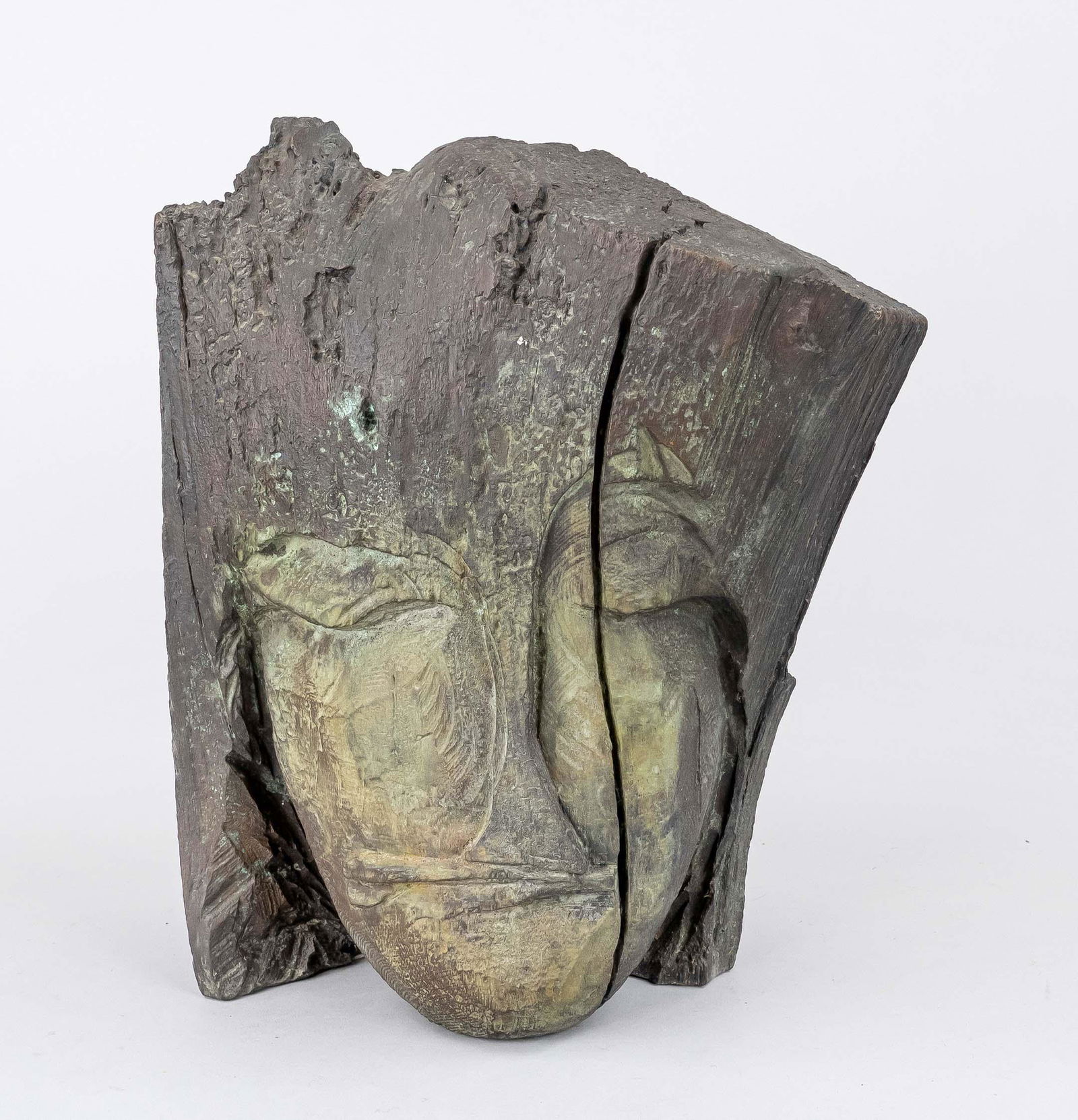 Dietrich Klinge (*1954), head,: Dietrich Klinge (*1954), head, bronze in the shape of a face carved out of a tree trunk, green-brown patinated, signed on the side, dated 2001, foundry mark u. num., h. 33 cm
