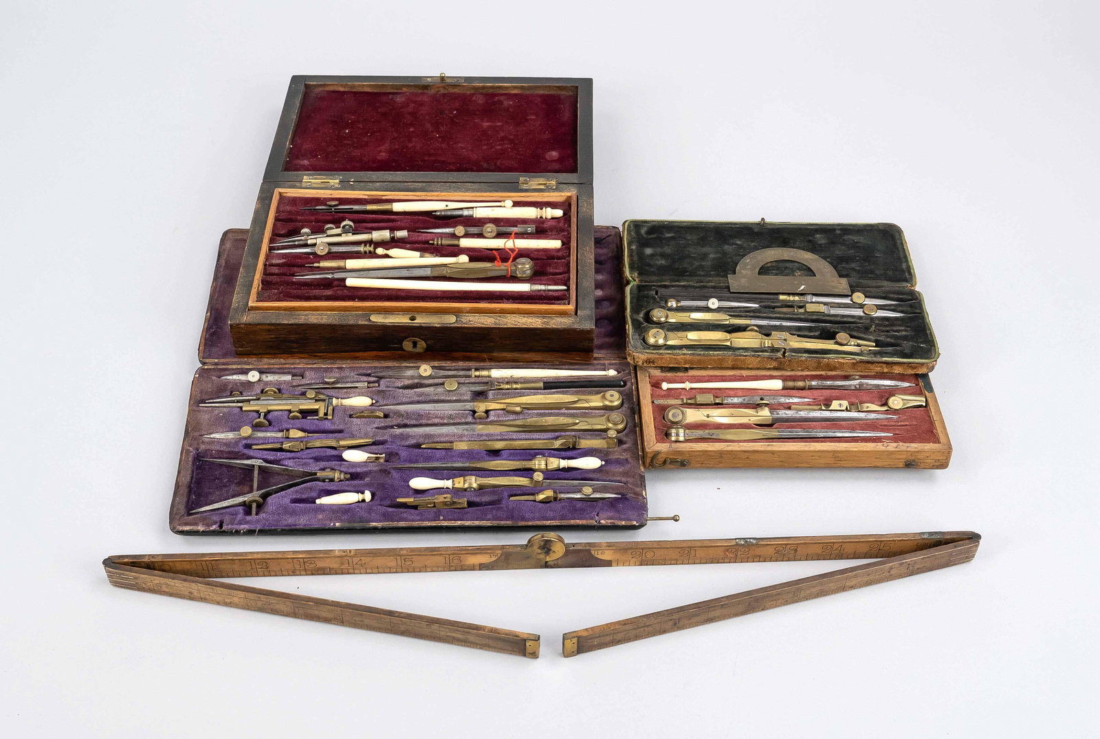 5 x measuring/geometry, 19th/2: 5 x measuring/geometry, 19th/20th c., compasses and drawing instruments in cases and boxes, not checked for completeness, slightly rubbed & bumped, up to 25 x 12 cm