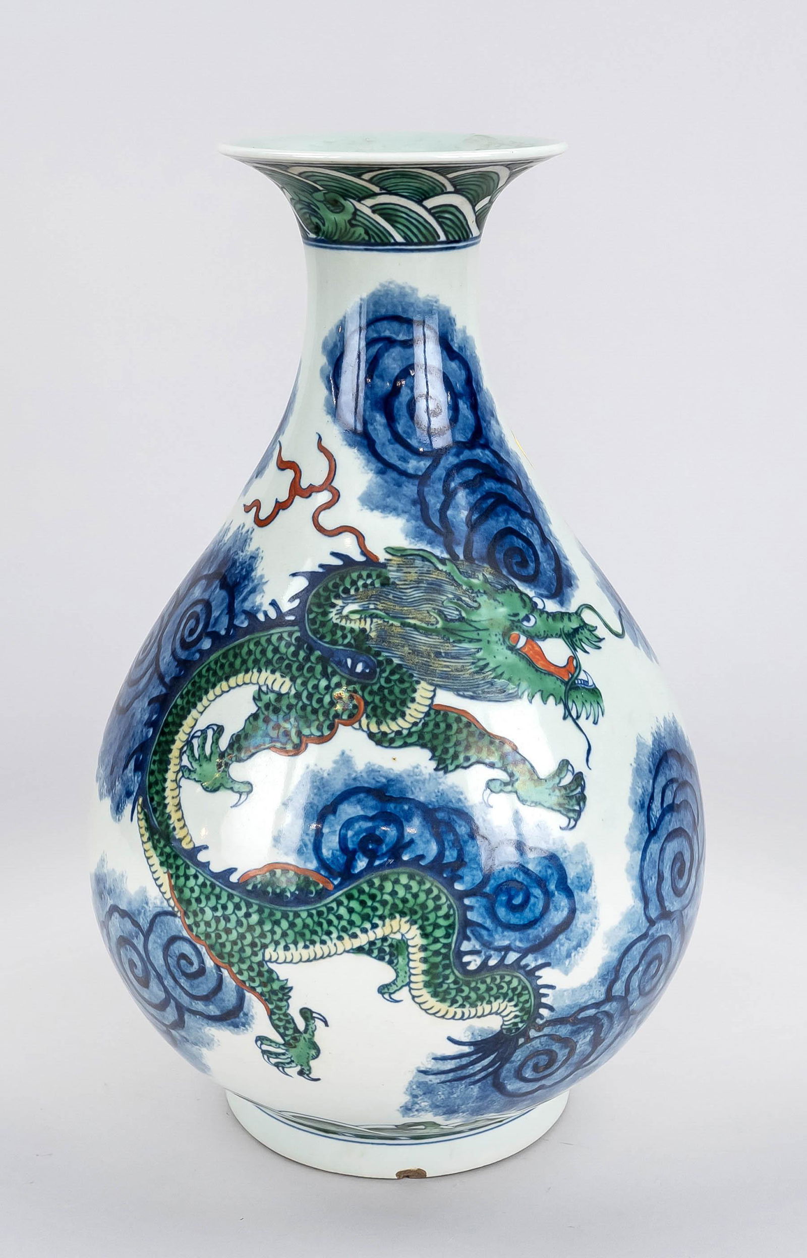 Dragon vase doucai, China, 20t (1 of 2)