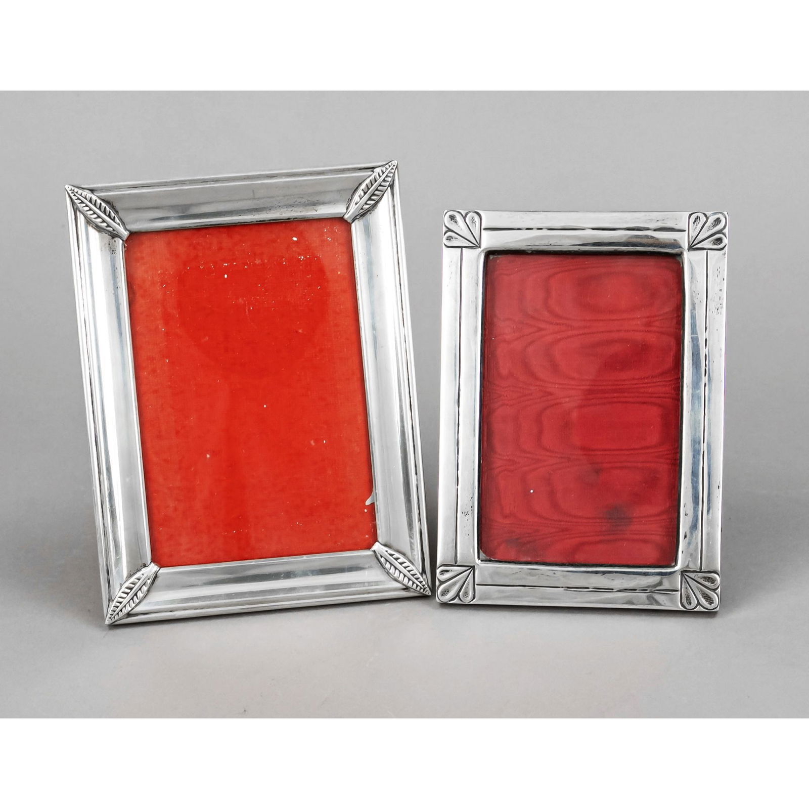 Two rectangular photo stand frame: Two rectangular photo stand frames, Spain, 20th century, sterling silver 915/000, smooth shape with accentuated corners, clear size 11 x 7 and 12 x 8 cm, overall dimensions 14.5 x 10.5 and 16 x 12 cm