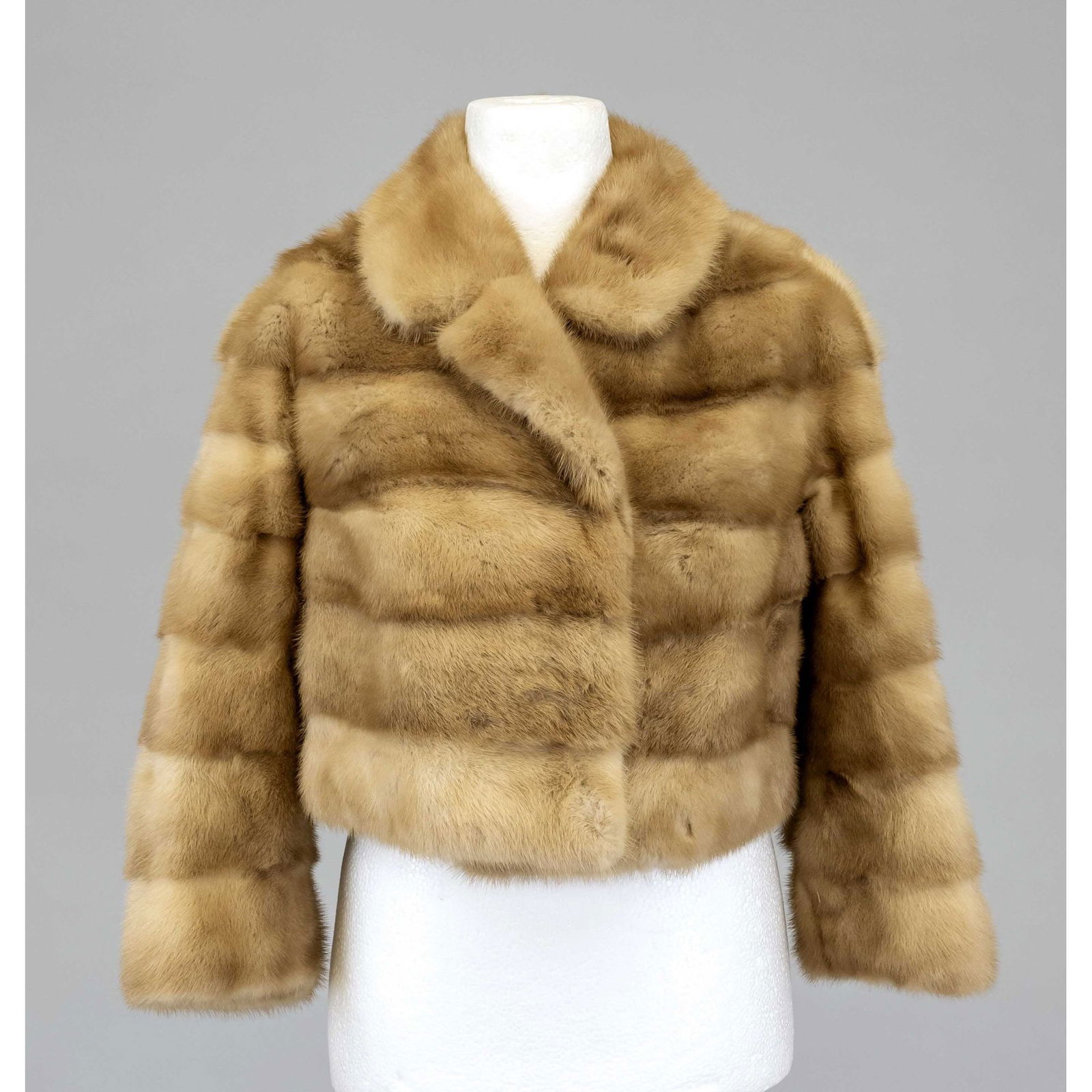Short mink jacket, 2nd half of the (1 of 1)