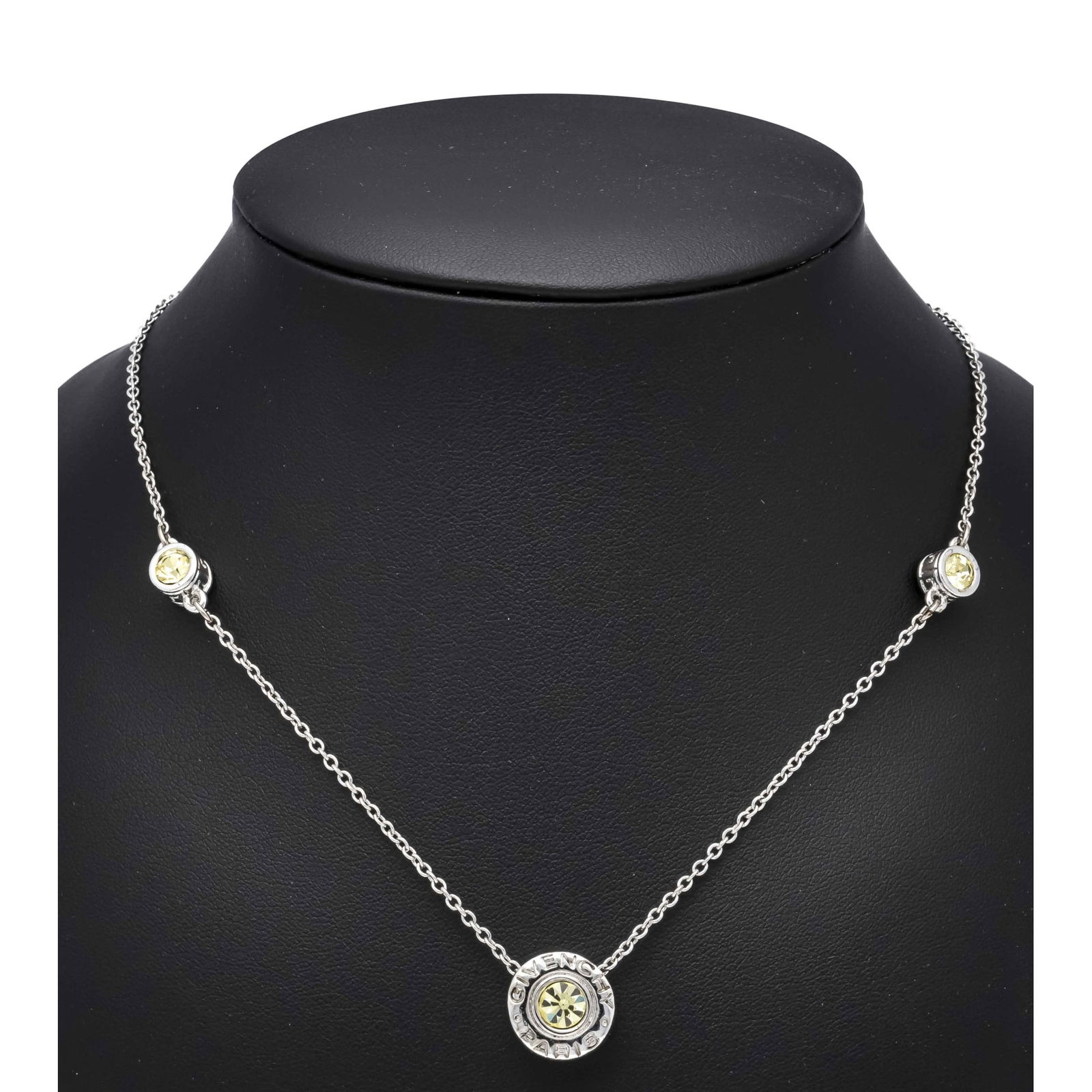 Givenchy costume jewelry necklace met: Givenchy costume jewelry necklace metal with 7 round faceted gemstones 6.1 and 5.7 mm, with lobster clasp, l. 57 + 5 cm, 18.9 g