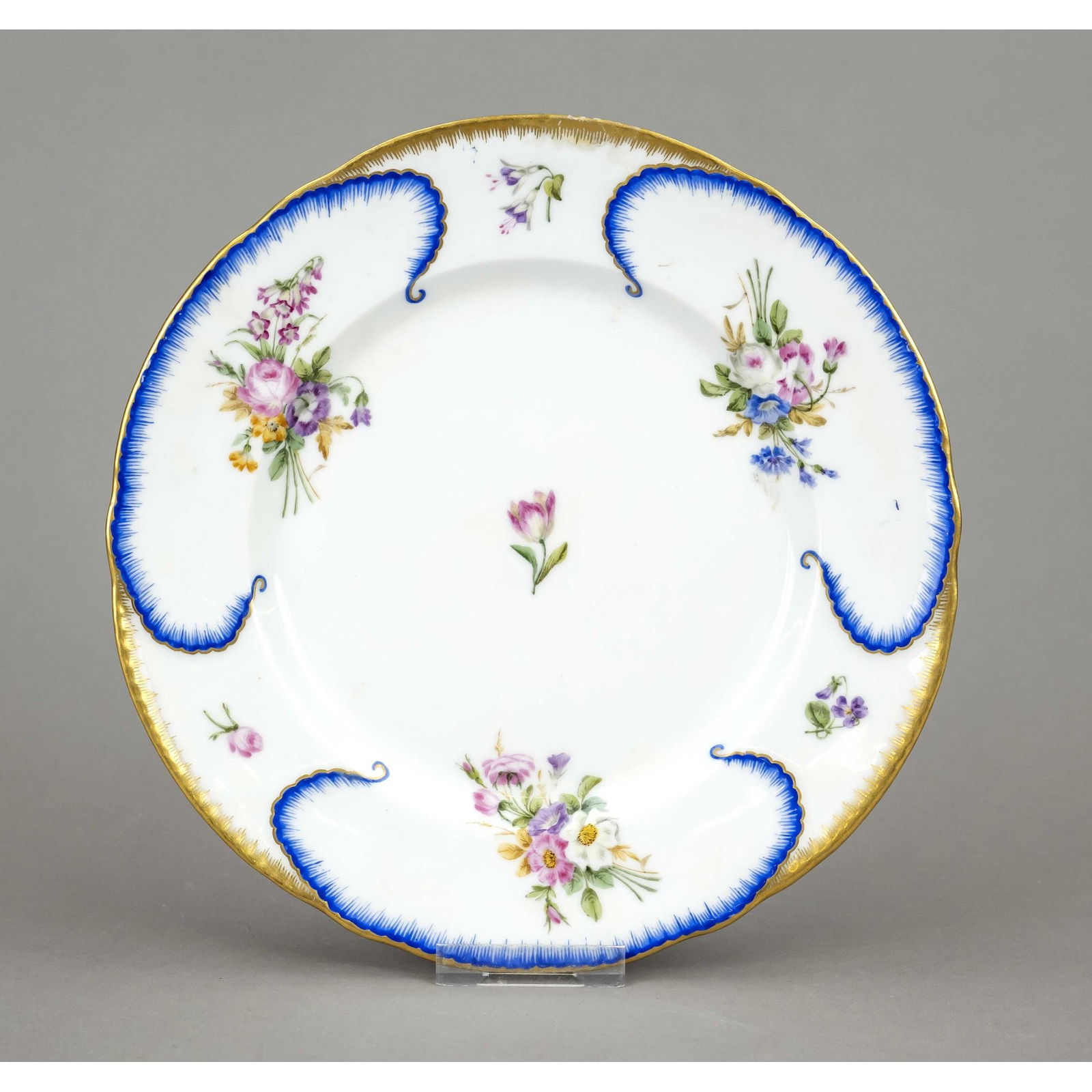 A dinner plate from the Peterhof P (1 of 1)