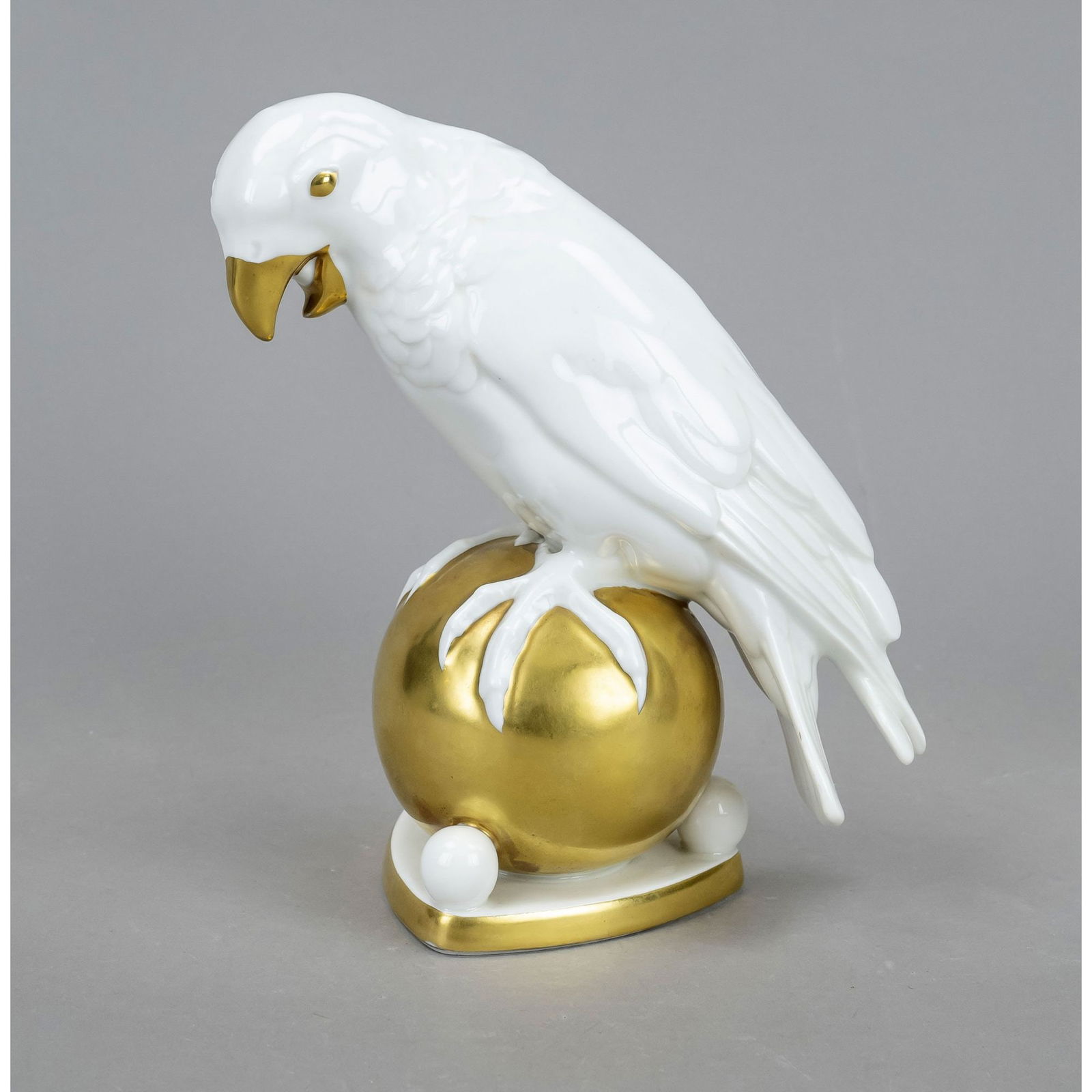Parrot on gold ball, Hutschenreuth: Parrot on gold ball, Hutschenreuther, mark of the Selb art department 1917-25, designed by Prof. Fritz Klee around 1916, bird sitting on a triangular plinth with 3 small and 1 large ball, white, parti