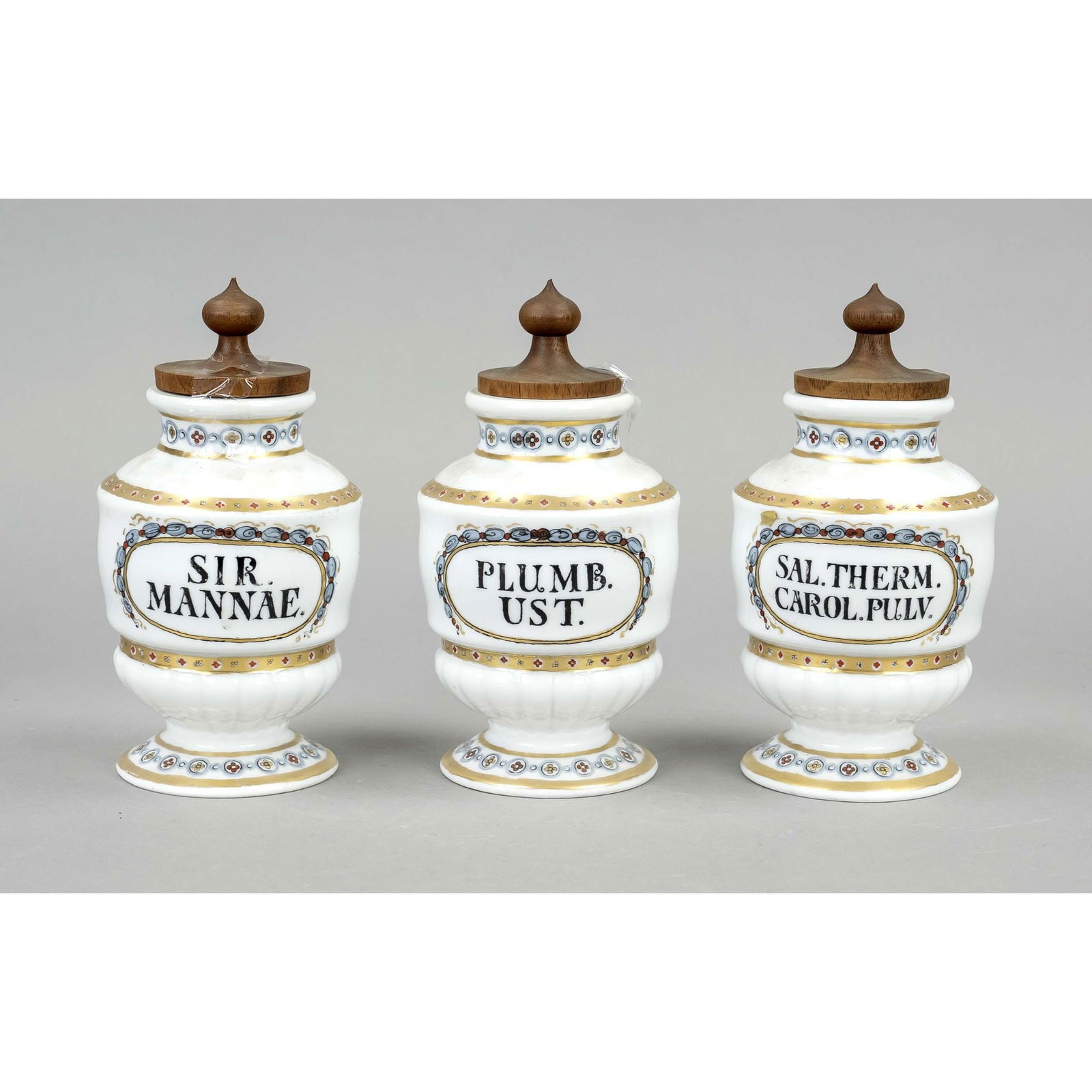 3 apothecary standing vessels, 1 (1 of 1)