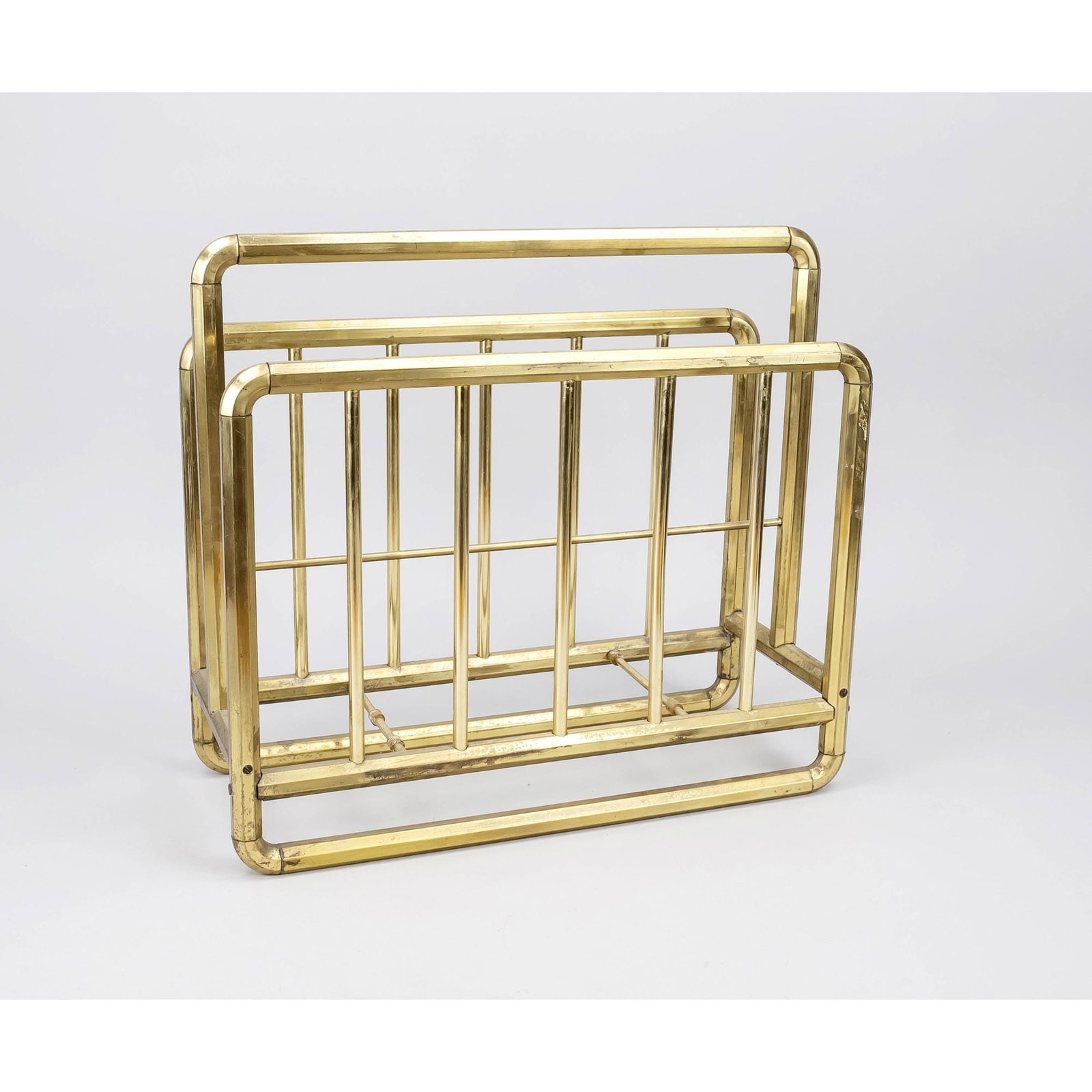 Newspaper rack, mid 20th century: Newspaper rack, mid 20th century, brass. Frame of faceted tubes with 2 compartments, rubbed, 42 x 46 x 18 cm