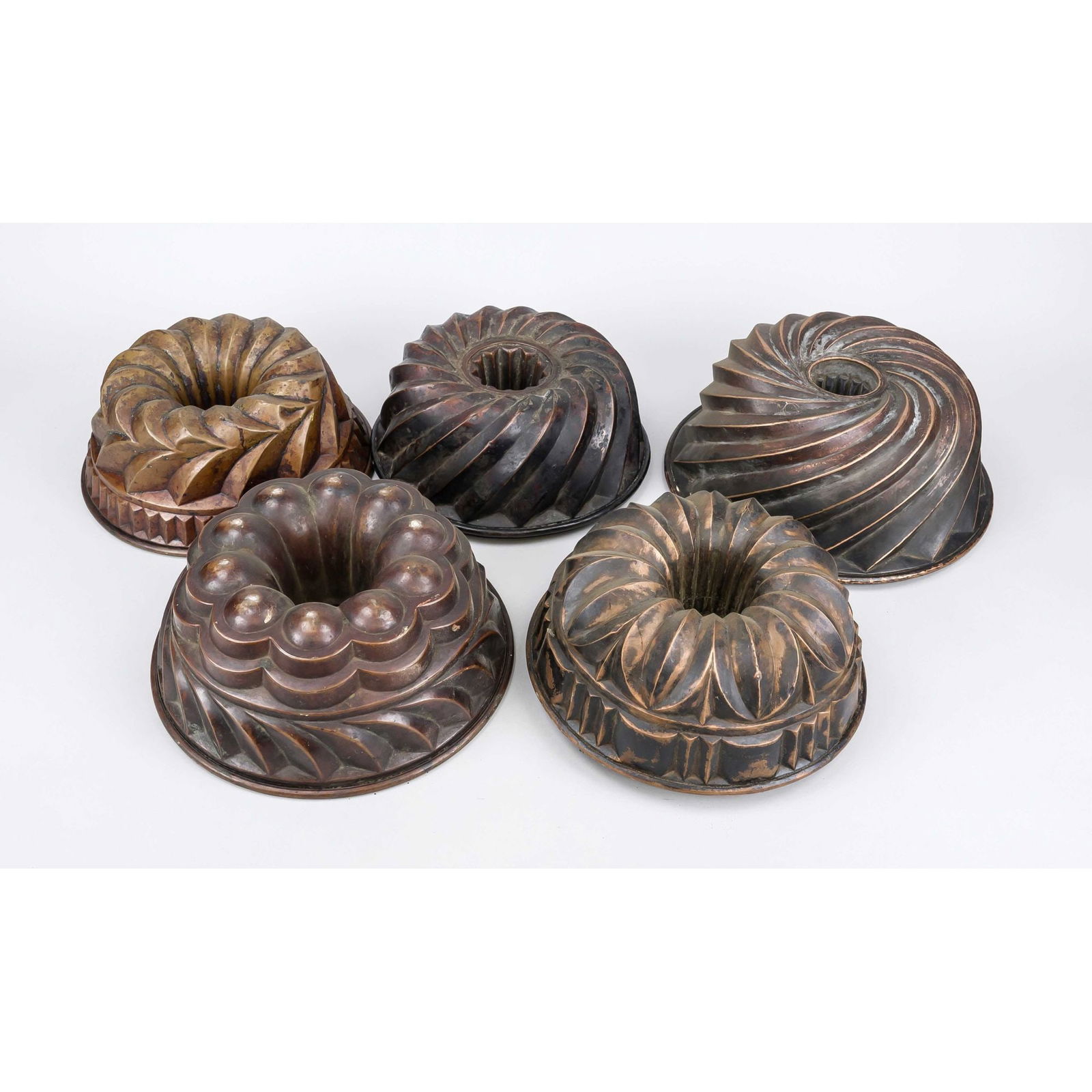 5 historic baking tins, 19th/20th (1 of 1)