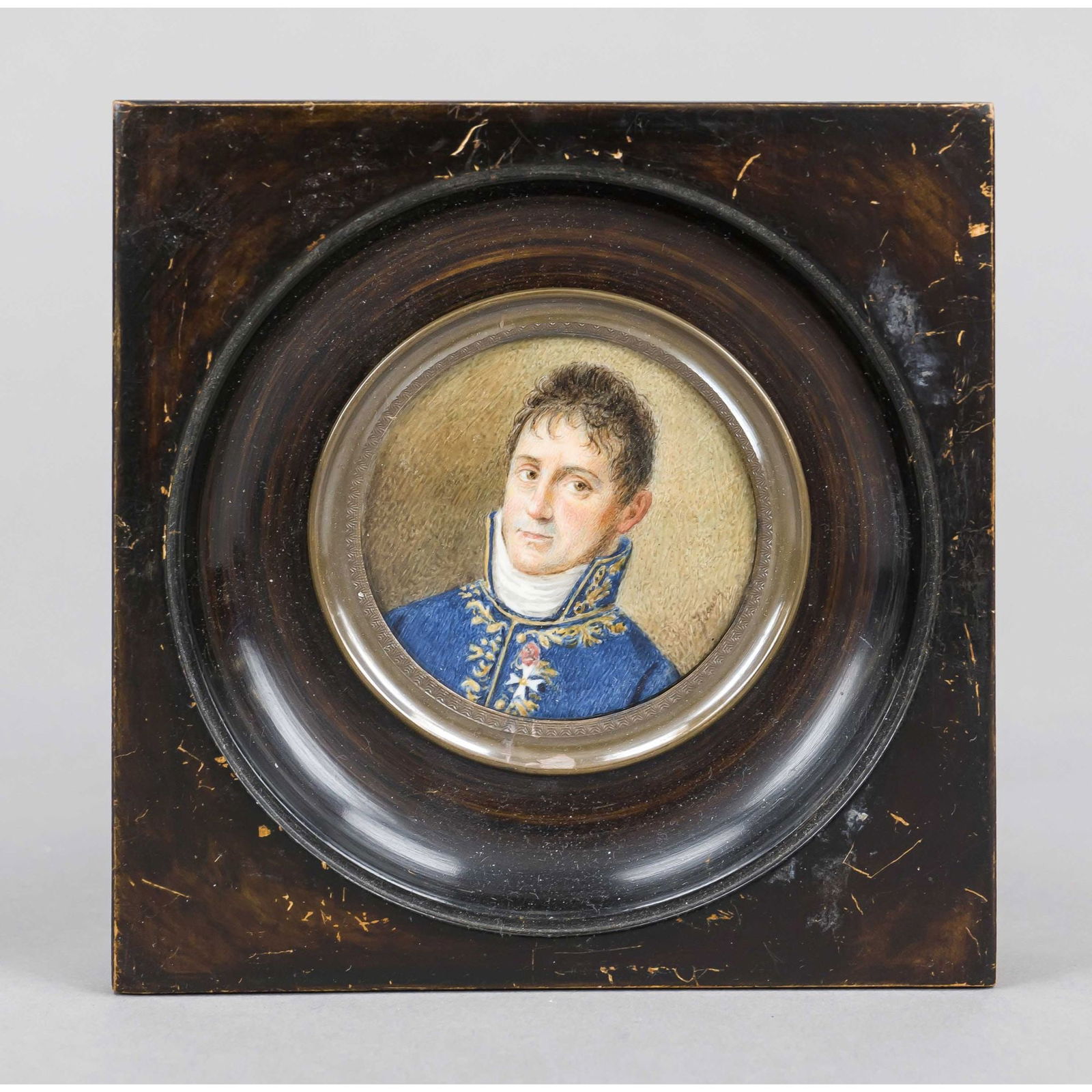 Round miniature, 19th century,: Round miniature, 19th century, polychrome tempera painting on bone plate. Young man in gold-embroidered blue uniform with medals, illegibly inscribed lower right, in copper mount in dark-stained woode