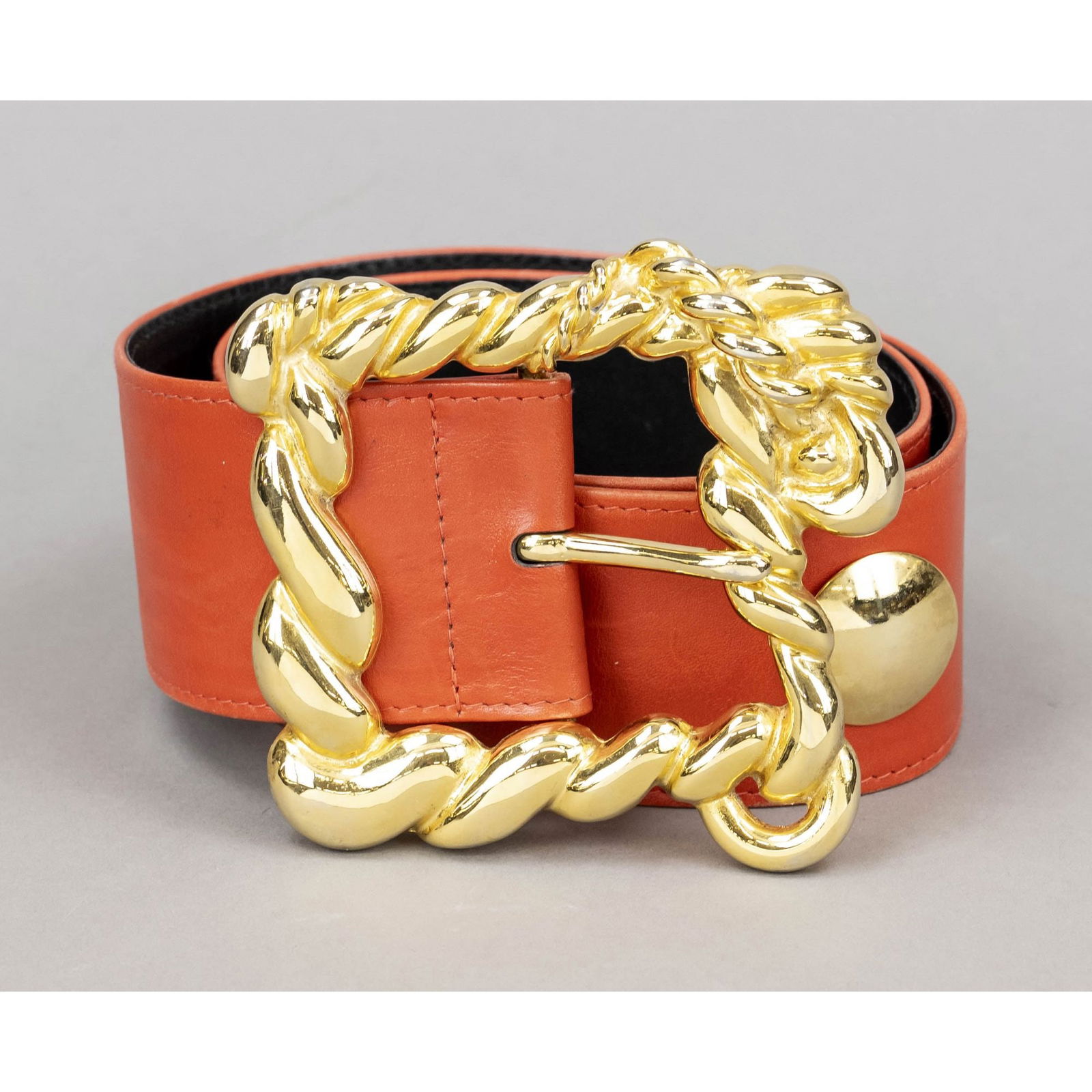 Escada, wide waist belt, orange-red le: Escada, wide waist belt, orange-red leather with partial studding, large gold-coloured buckle in the shape of intertwined ropes, slight signs of wear and storage, slightly stained, l. approx. 184, w.