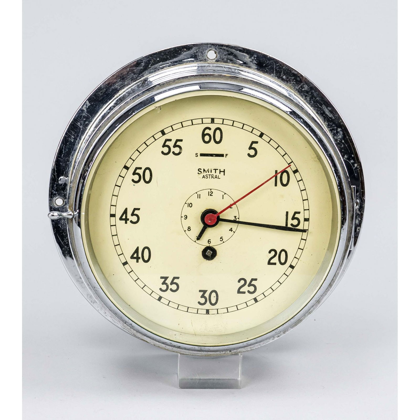 Chrome-plated wall clock, marked: Chrome-plated wall clock, marked "Smith astral", faceted glass, clock with pin lever movement starts, diameter 27cm, height 10cm