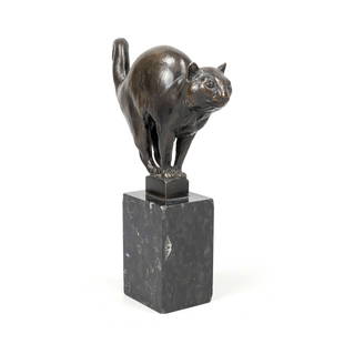 August Gaul (1869-1921), "Cat",: August Gaul (1869-1921), "Cat", bronze, dark brown patina, signed "A. Gaul" on the stand and foundry mark "Noack Berlin", h. 15 cm, incl. marble pedestal (chipped) 25 cm