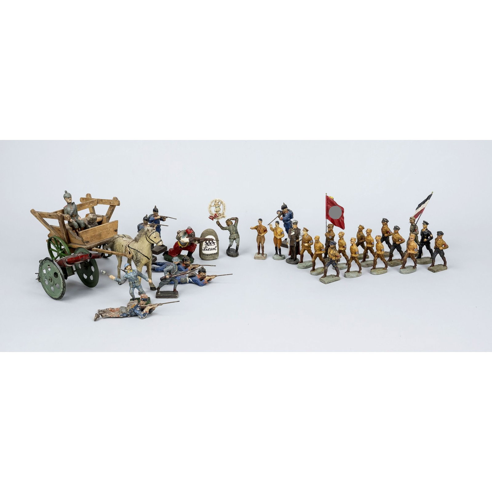 Elastolin and Lineol collection (and: Elastolin and Lineol collection (and others), soldiers, carriages, horses...From the exhibition of the Peenemünde Toy Museum. Figures partly with damage