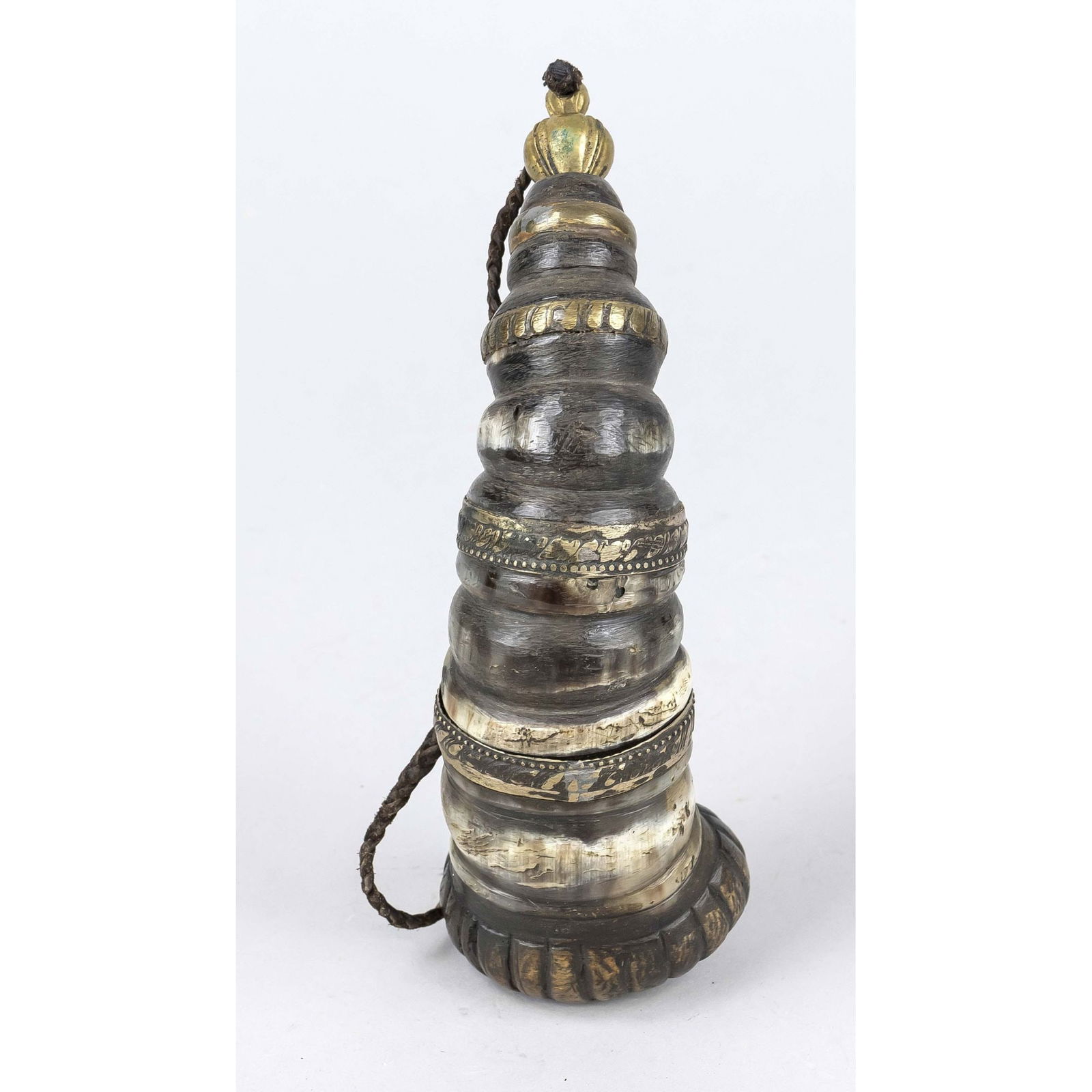 Powder flask, 18th/19th century, ram': Powder flask, 18th/19th century, ram's horn body, brass ornamental bands, partly galvanized, carved wooden stopper with star-shaped brass element, solid brass stopper on braided leather band. L. 21 cm