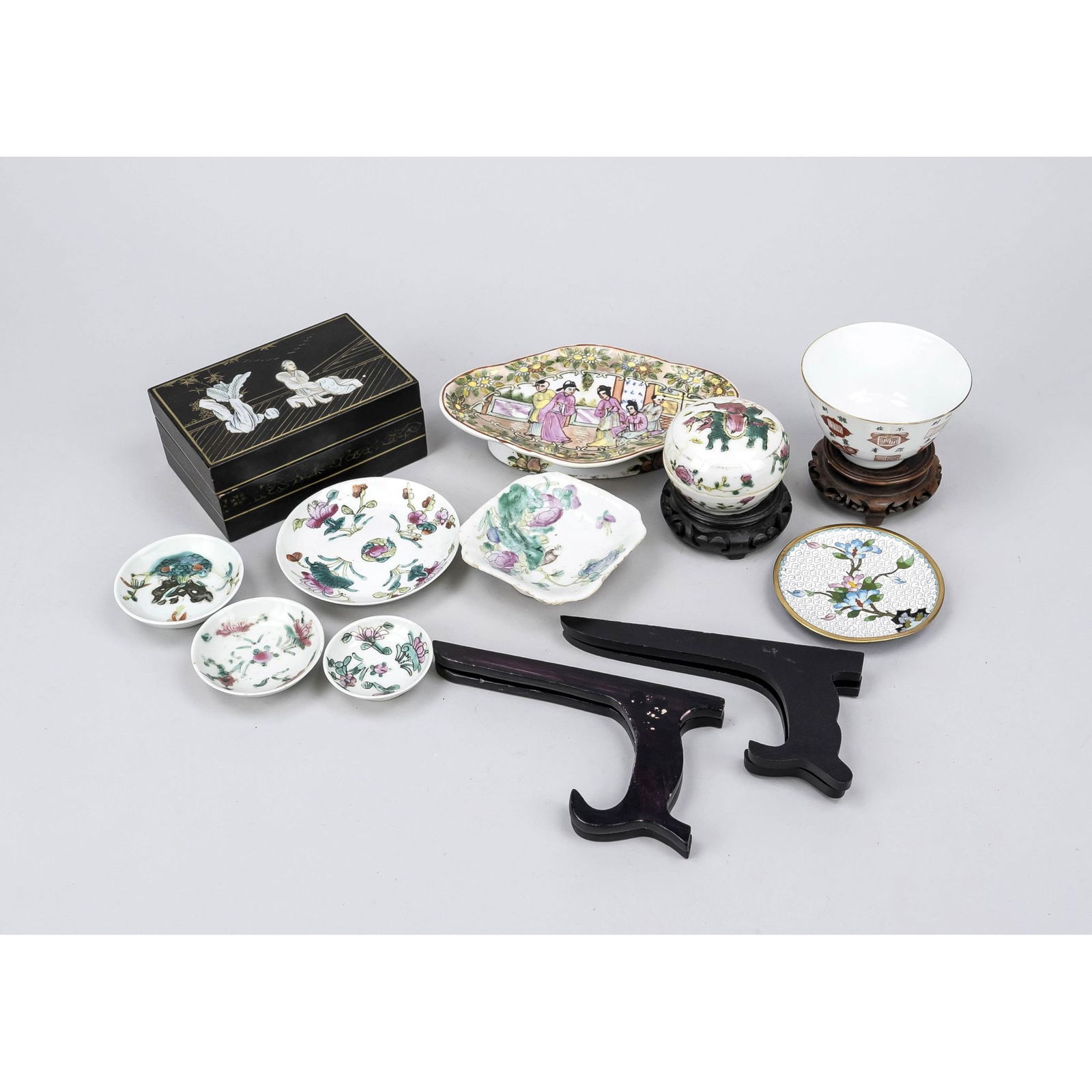 A mixed lot of Asian items (China), (1 of 1)