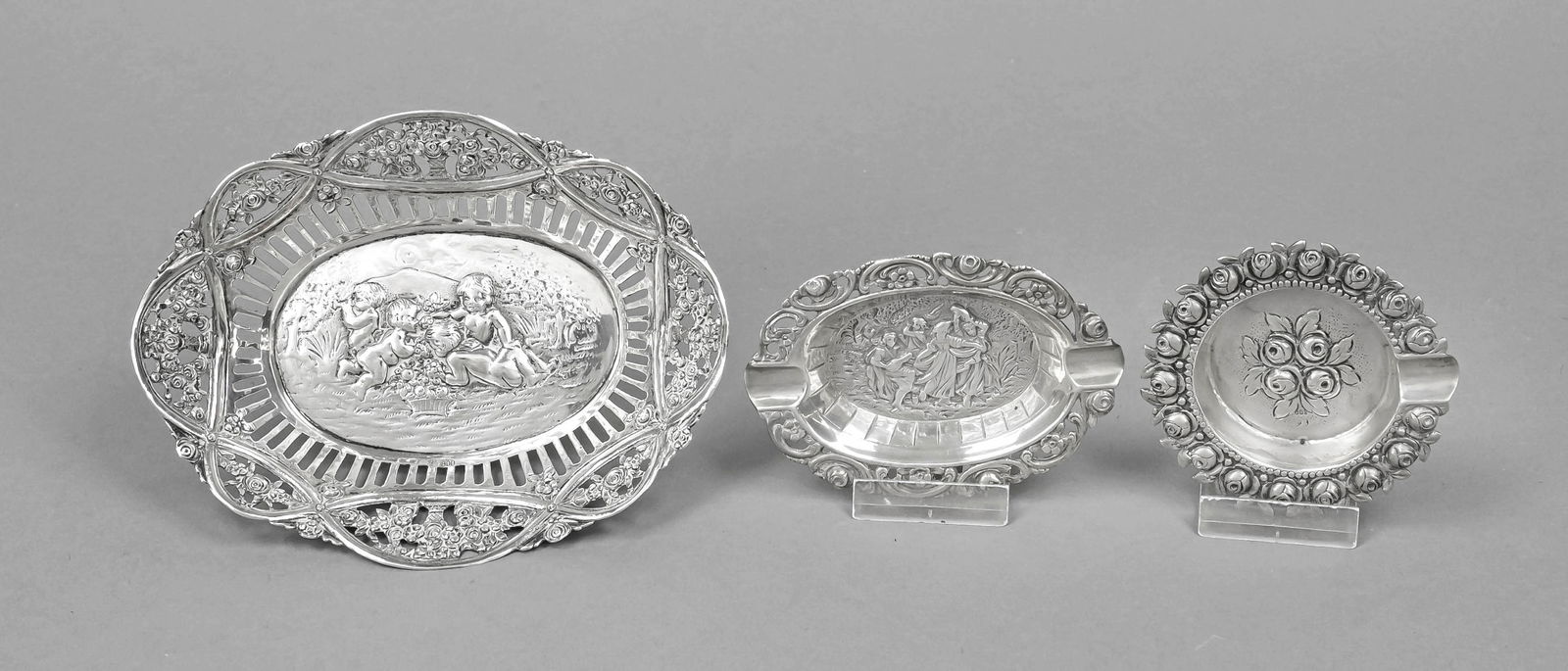 An oval openwork bowl and two ashtrays (1 of 1)