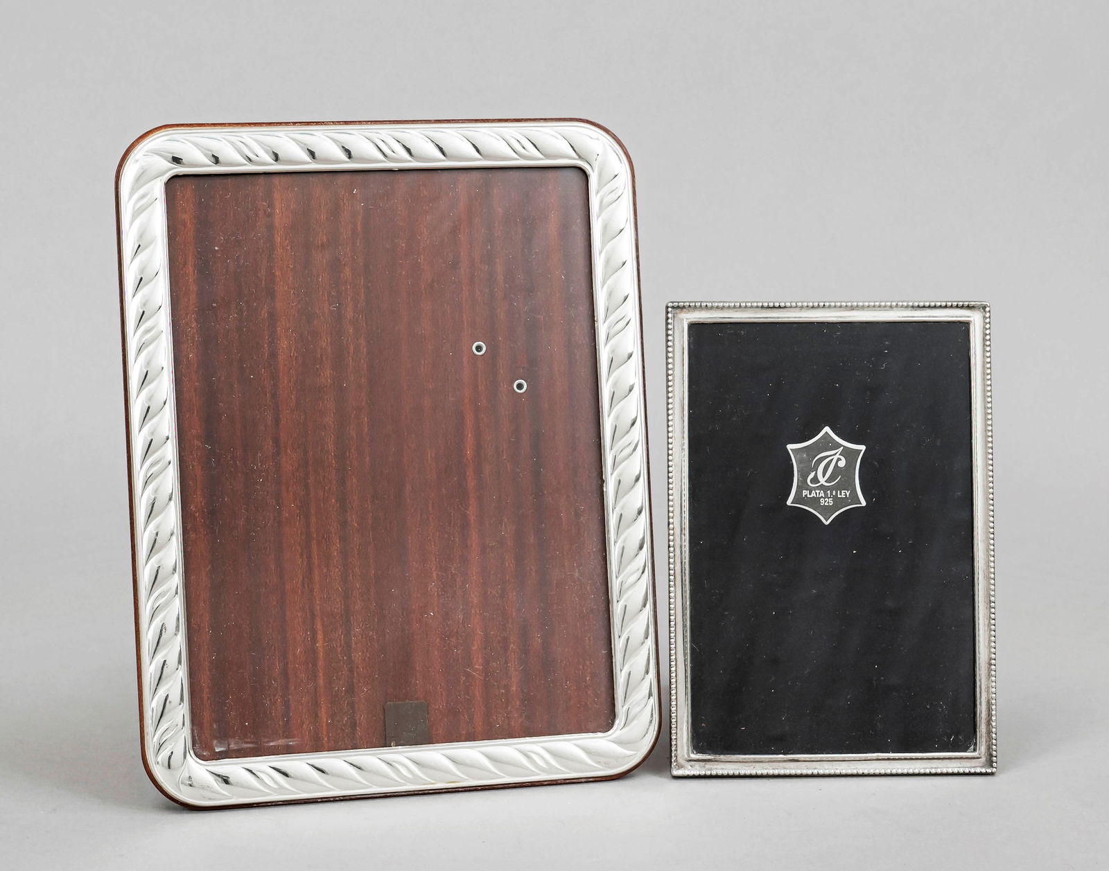Two rectangular photo frames, 20th cen: Two rectangular photo frames, 20th century, various manufacturers, sterling silver 925/000, different decors, 1x clear size 14.5 x 9.5 cm, total size 16 x 11 cm, 1x clear size up to 19 x 14 cm, total