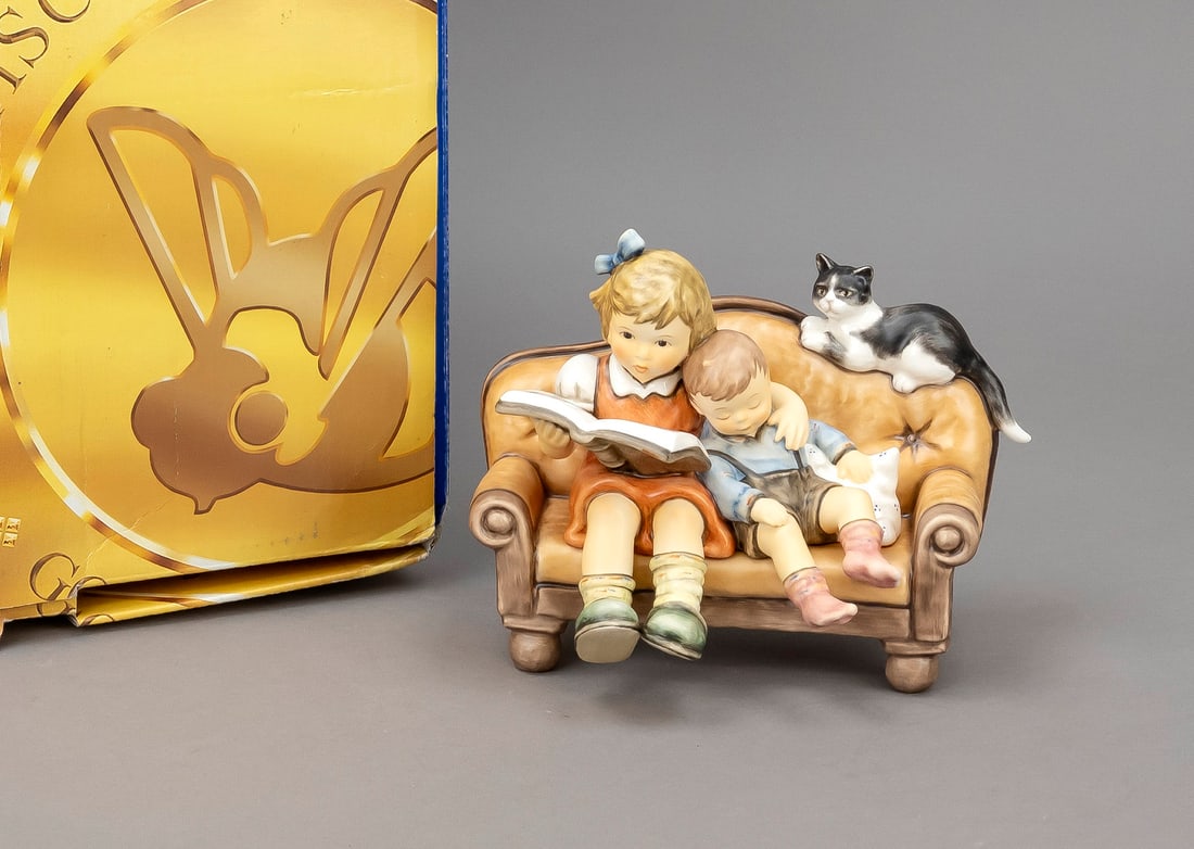 Large Hummel figurine, Goebel, reading (1 of 1)