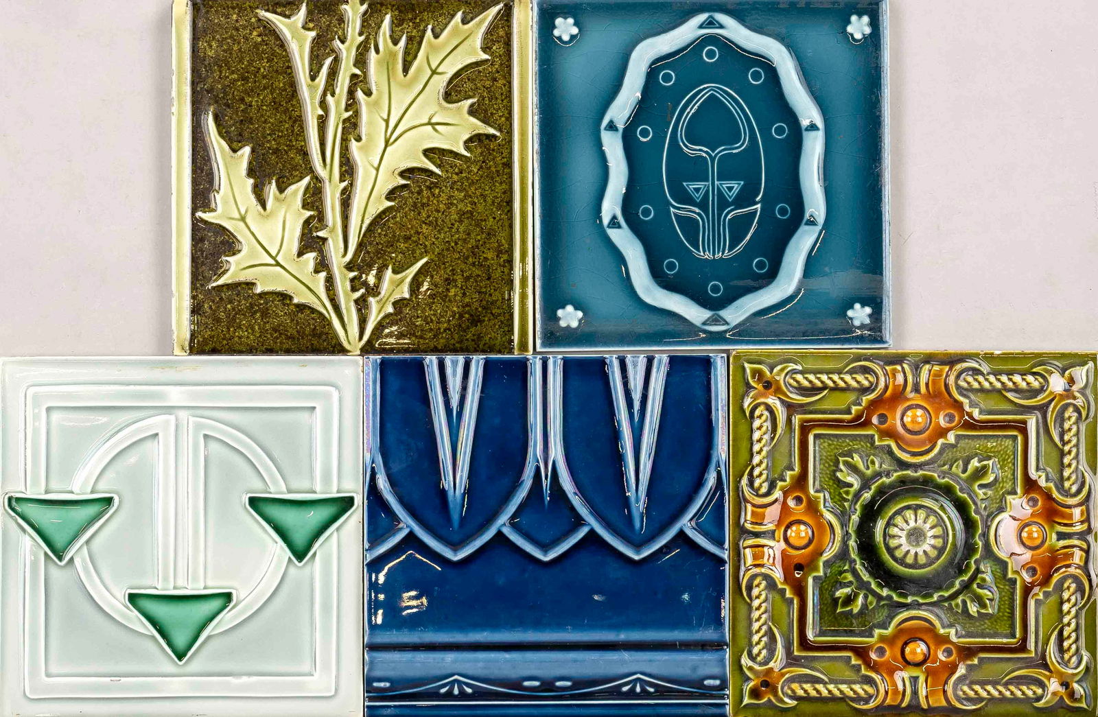 5 Art Nouveau tiles, c. 1900, various: 5 Art Nouveau tiles, c. 1900, various designs and motifs, slightly chipped, up to 15 x 15 cm
