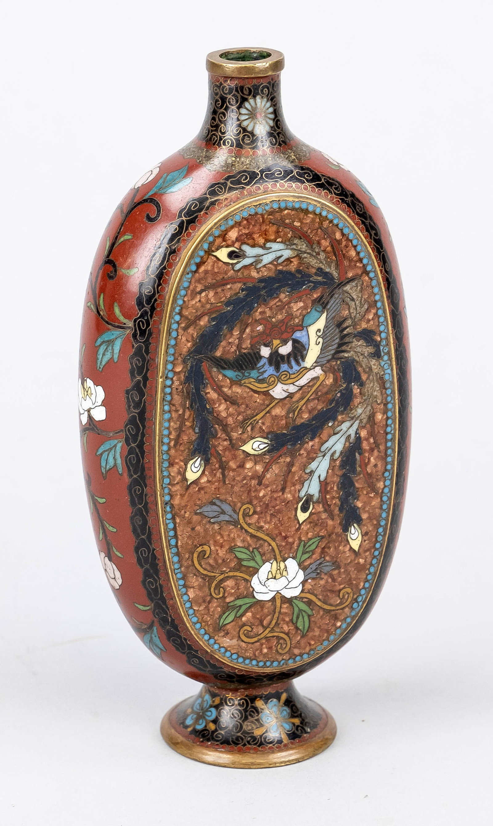 Small cloisonné vase, Japan, c. 1900 (: Small cloisonné vase, Japan, c. 1900 (Meiji). Recto dragon, verso phoenix decoration. Minimally chipped, h. 15.5 cm