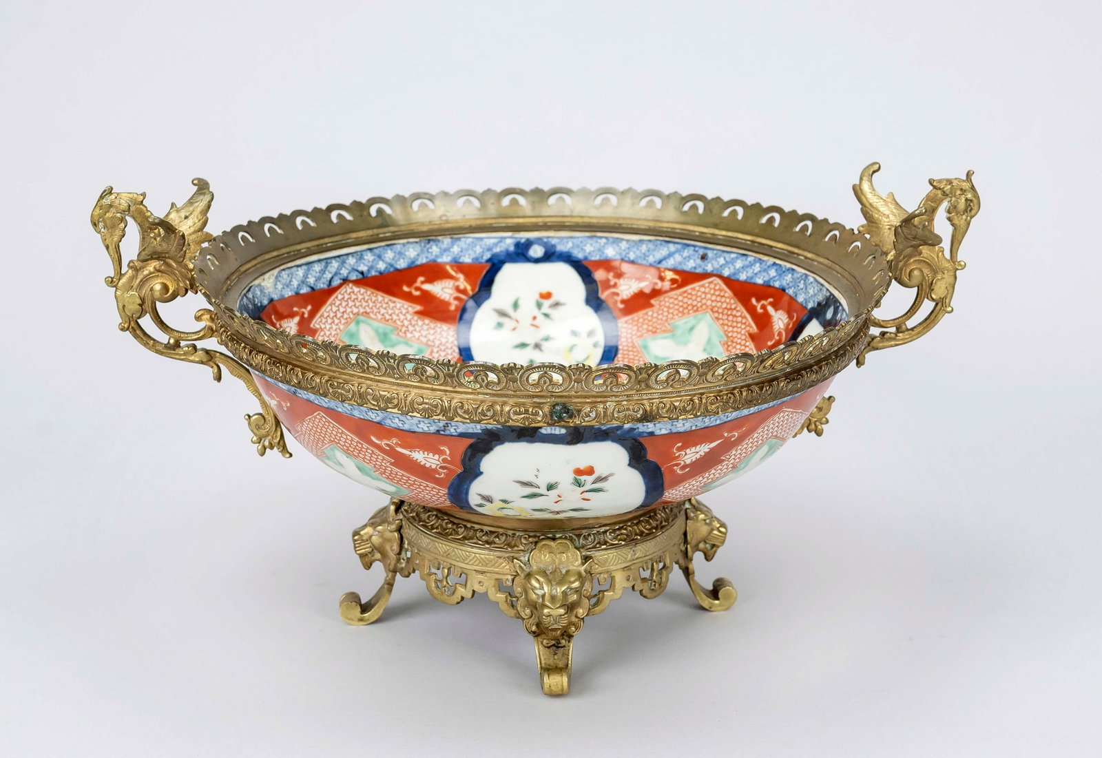 Imari bowl with European bronze mounti: Imari bowl with European bronze mounting, bowl Japan 18th/19th century, outer and inner wall and mirror decorated under and on the glaze with cobalt blue, iron red and green. Mounting with residual gi