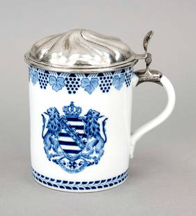 Anniversary tankard with silver l: Anniversary tankard with silver lid for the 200th anniversary of the manufactory, Meissen, mark after 1934, 1st choice, after a design by Karl Ludwig August Achtenhagen from 1910, with aquatint decora