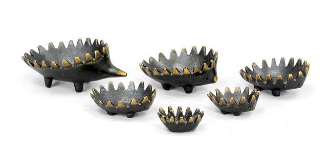 Brass stacking ashtray, 6-piece,: Brass stacking ashtray, 6-piece, ''Hedgehog'', 2nd half 20th century, designed by Walter Bosse for Baller Austria, 6 stackable hedgehog shapes, ashtray set with ember killer, unmarked, 7 x 12 x 7.5 cm
