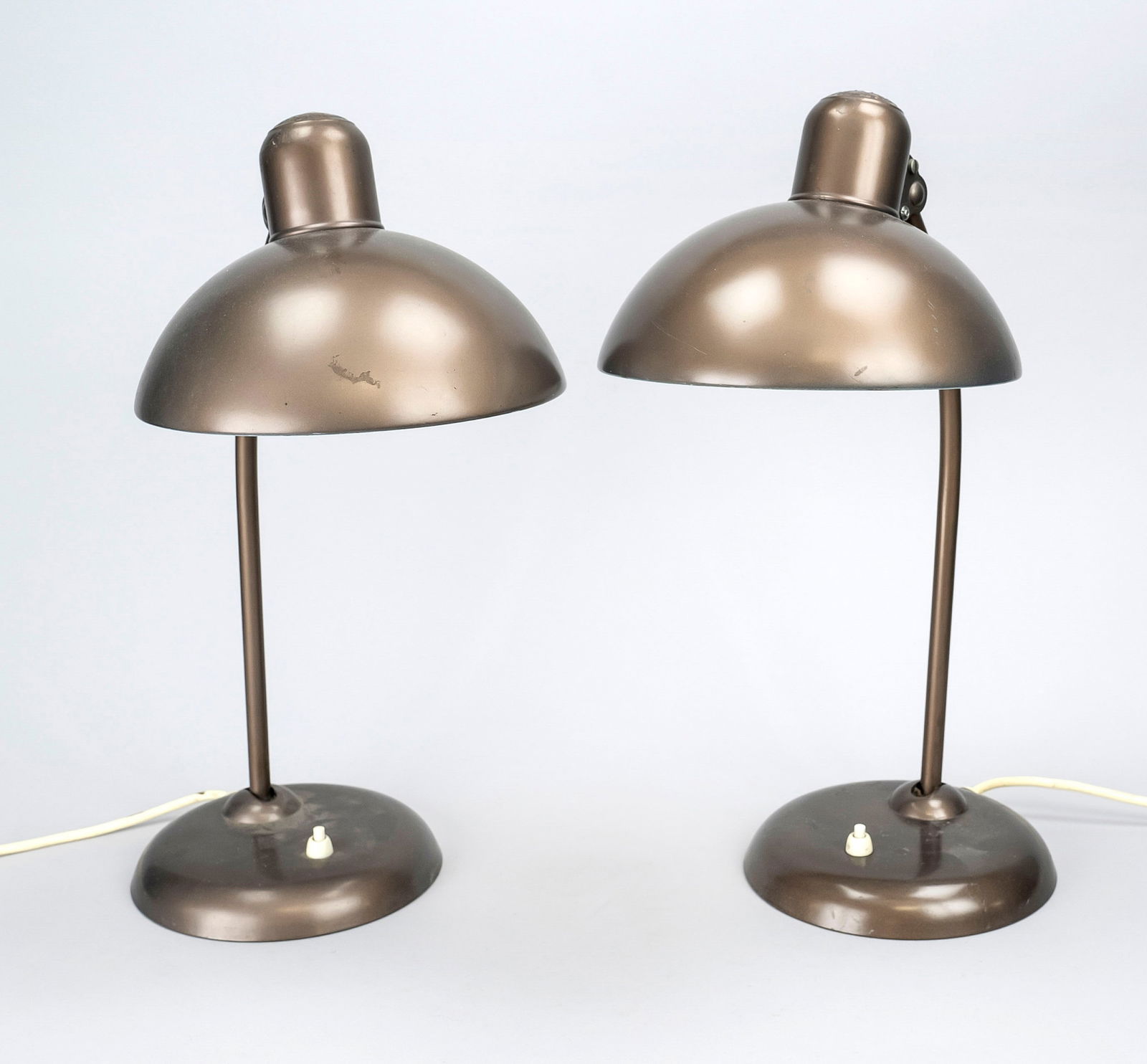 2 desk lamps, Germany 1930s (Kais: 2 desk lamps, Germany 1930s (Kaiser Idell). Lacquered iron, slightly rubbed, h. 43 cm